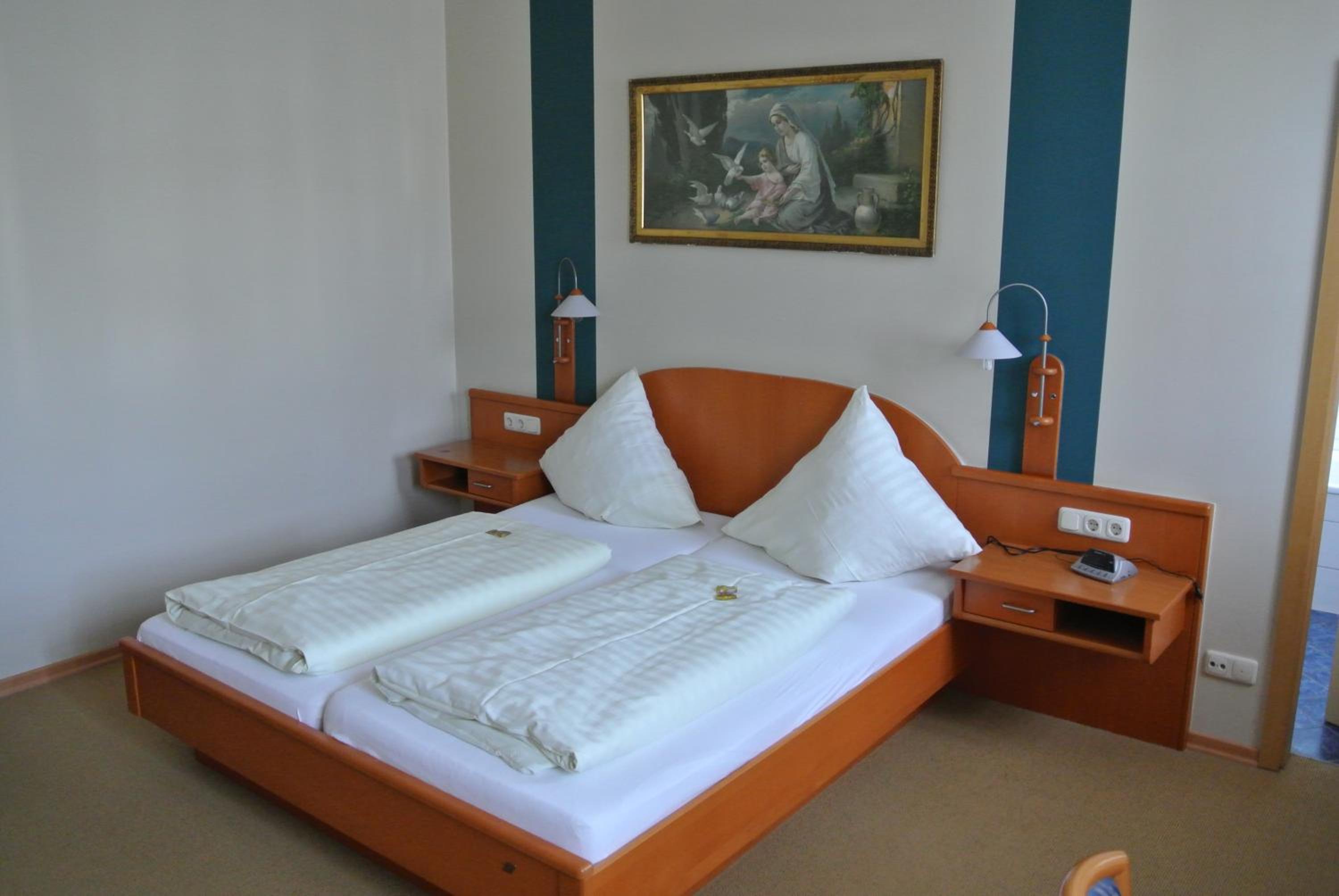 Standard Double Room - Photo 6