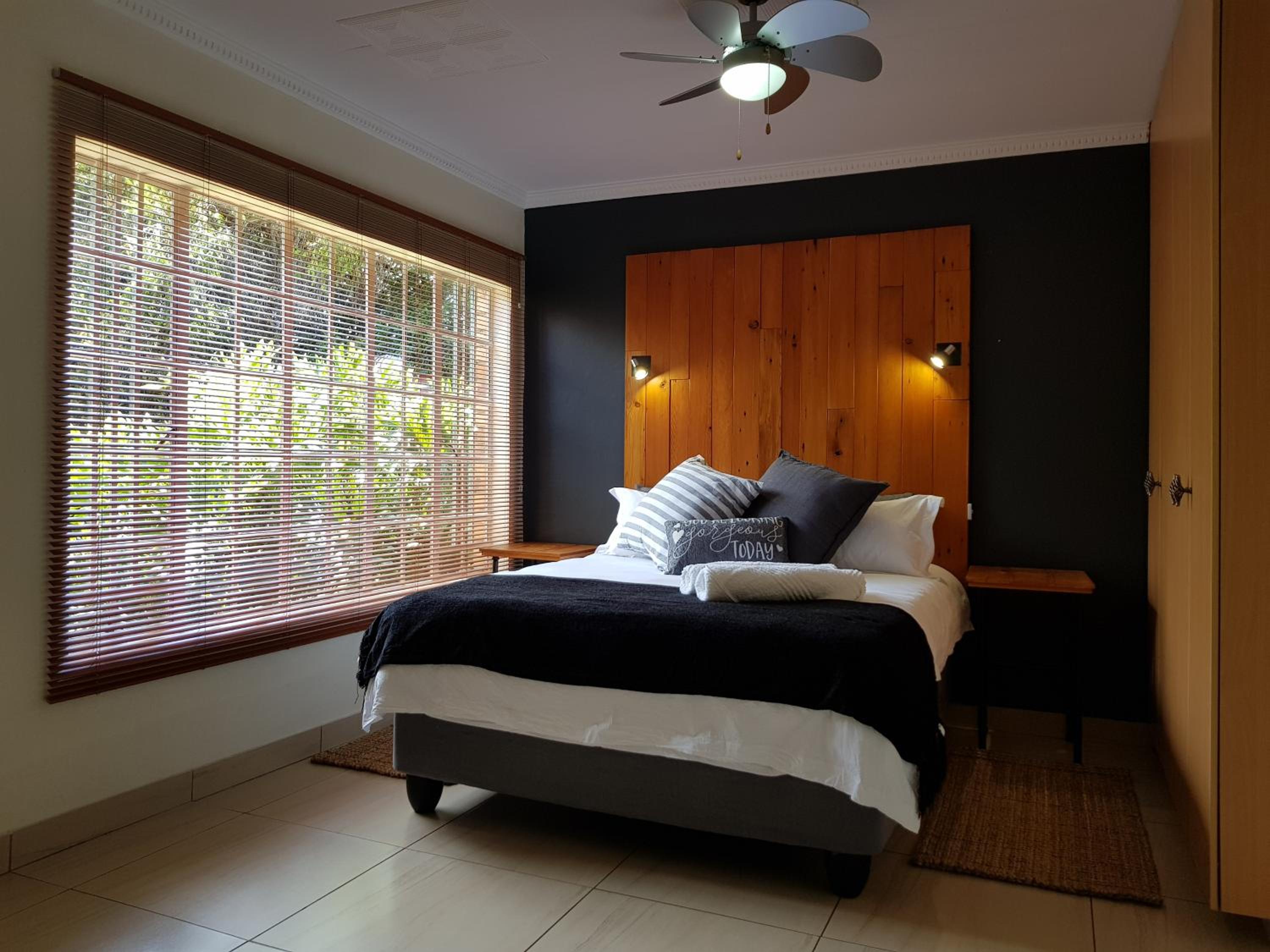 Queen Suite - Photo 1