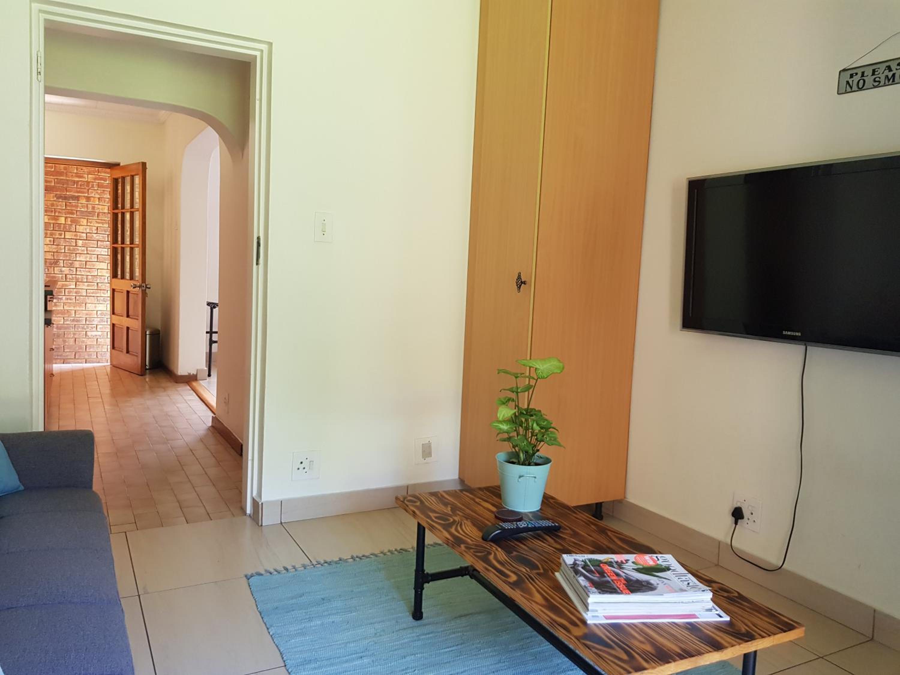 Queen Suite - Photo 11