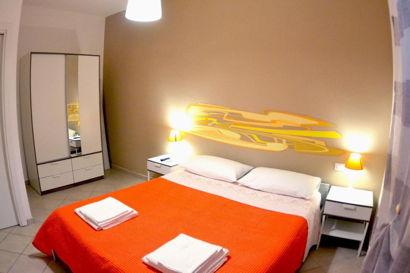 Large Double Room - Photo 6
