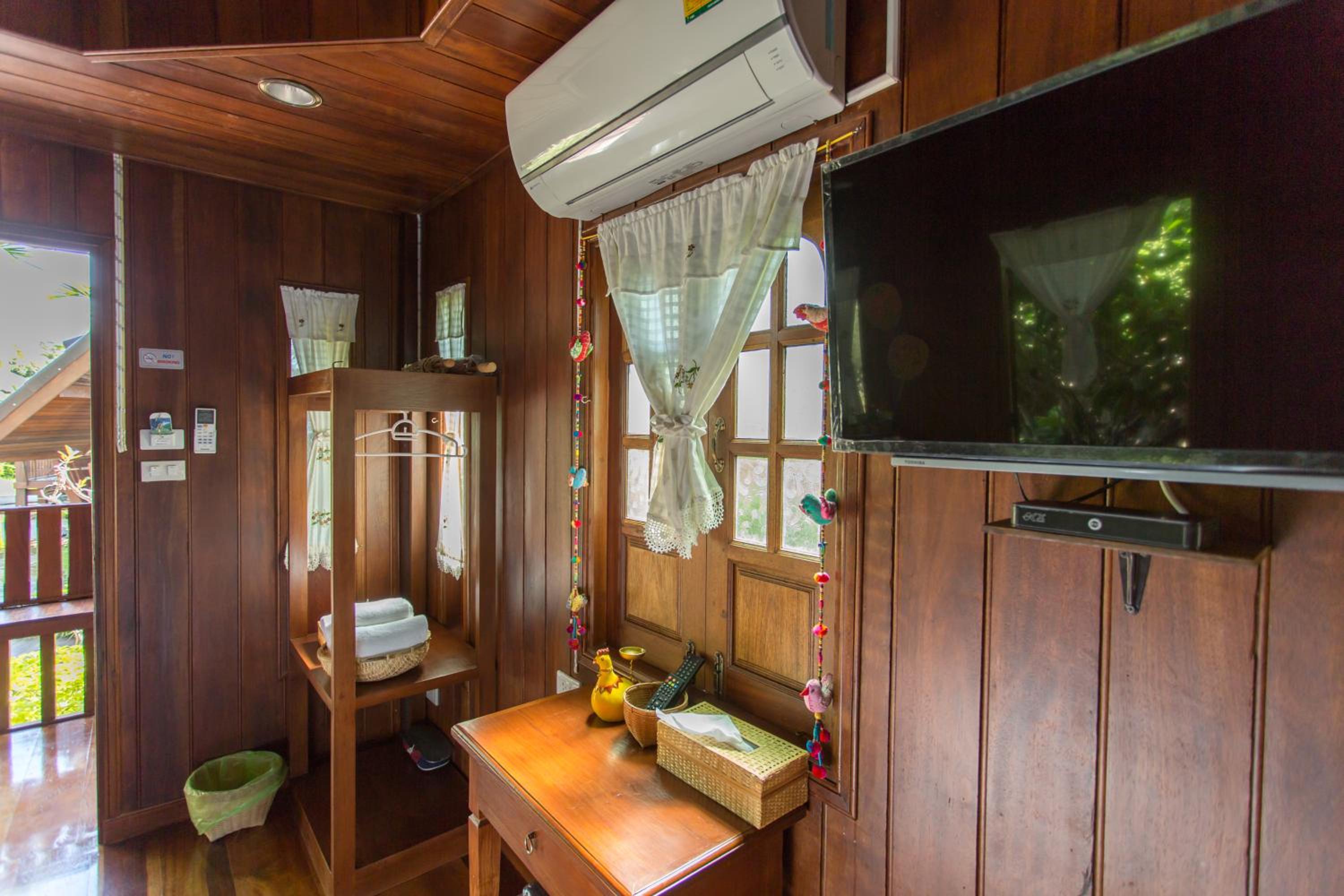 One-Bedroom House - Photo 7