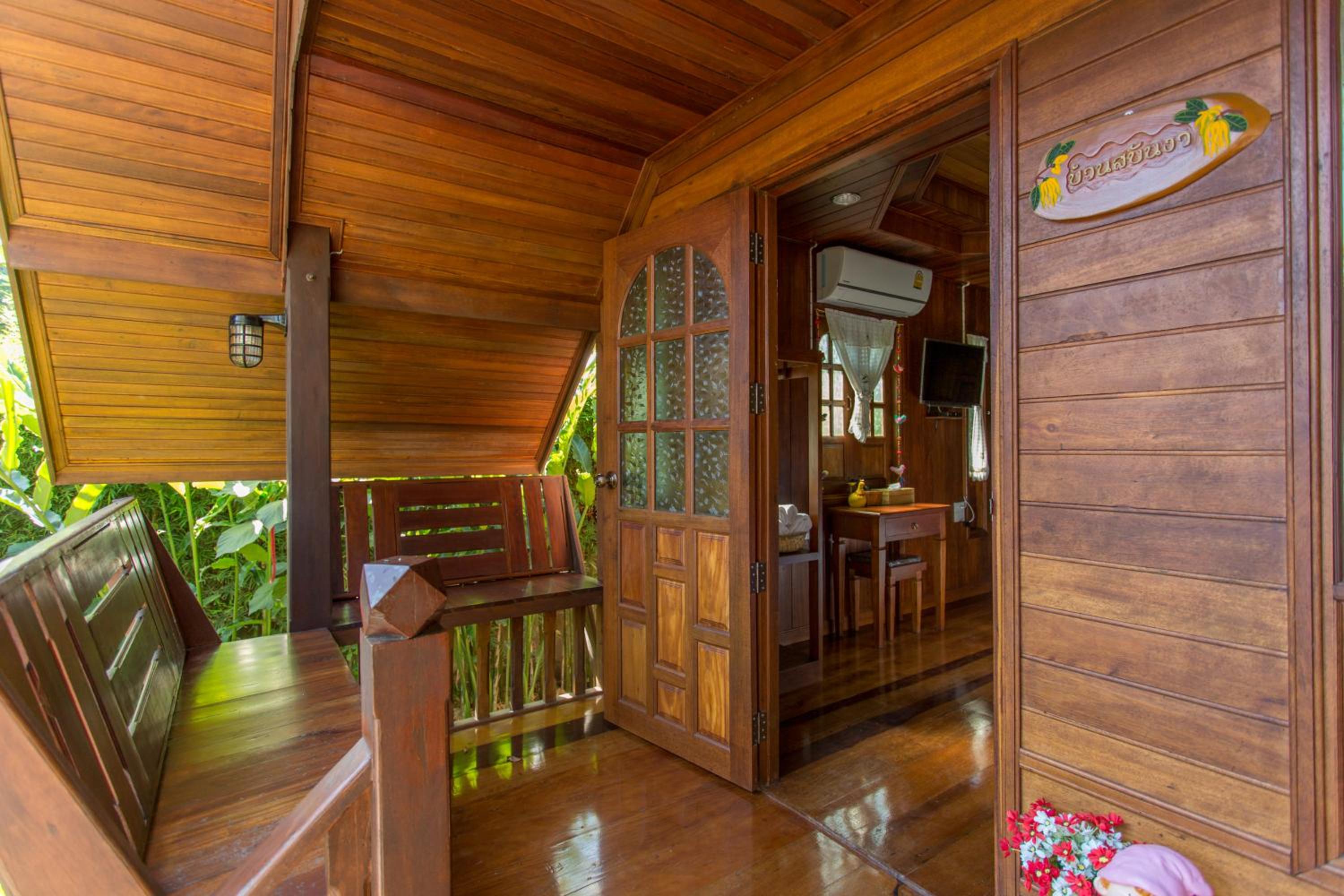 One-Bedroom House - Photo 2