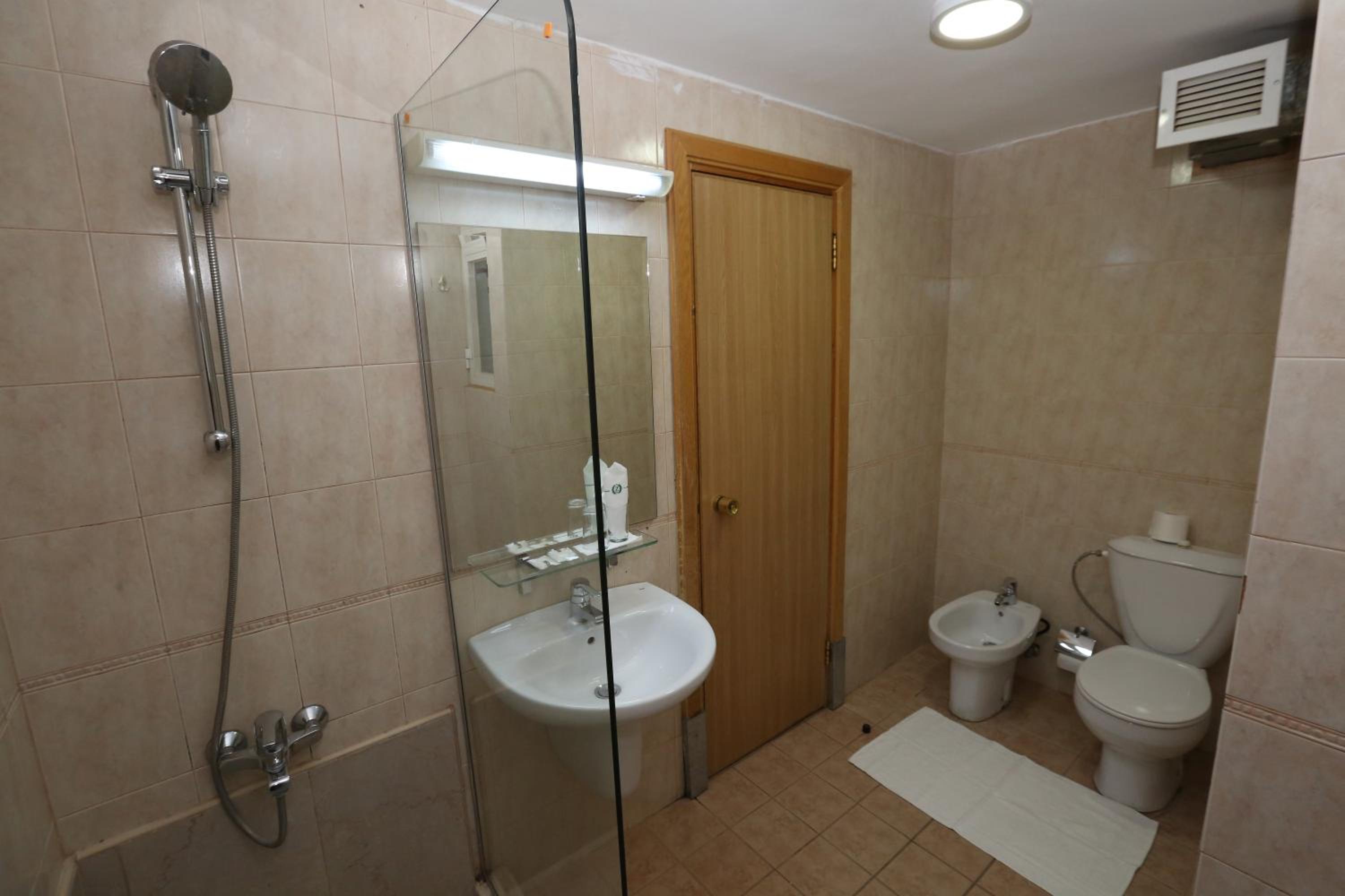 Standard Double or Twin Room photo 3