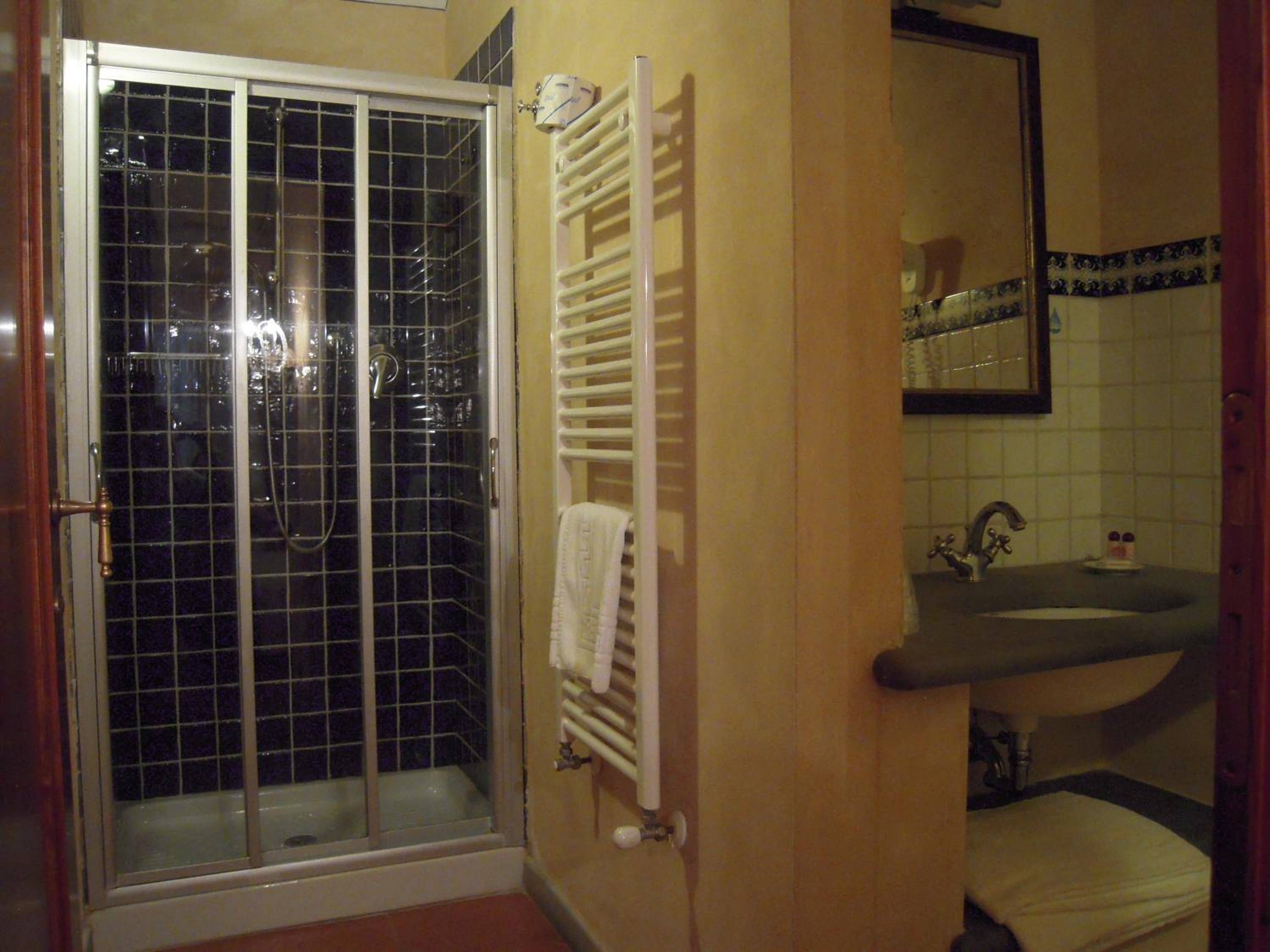 Double Room - Photo 3