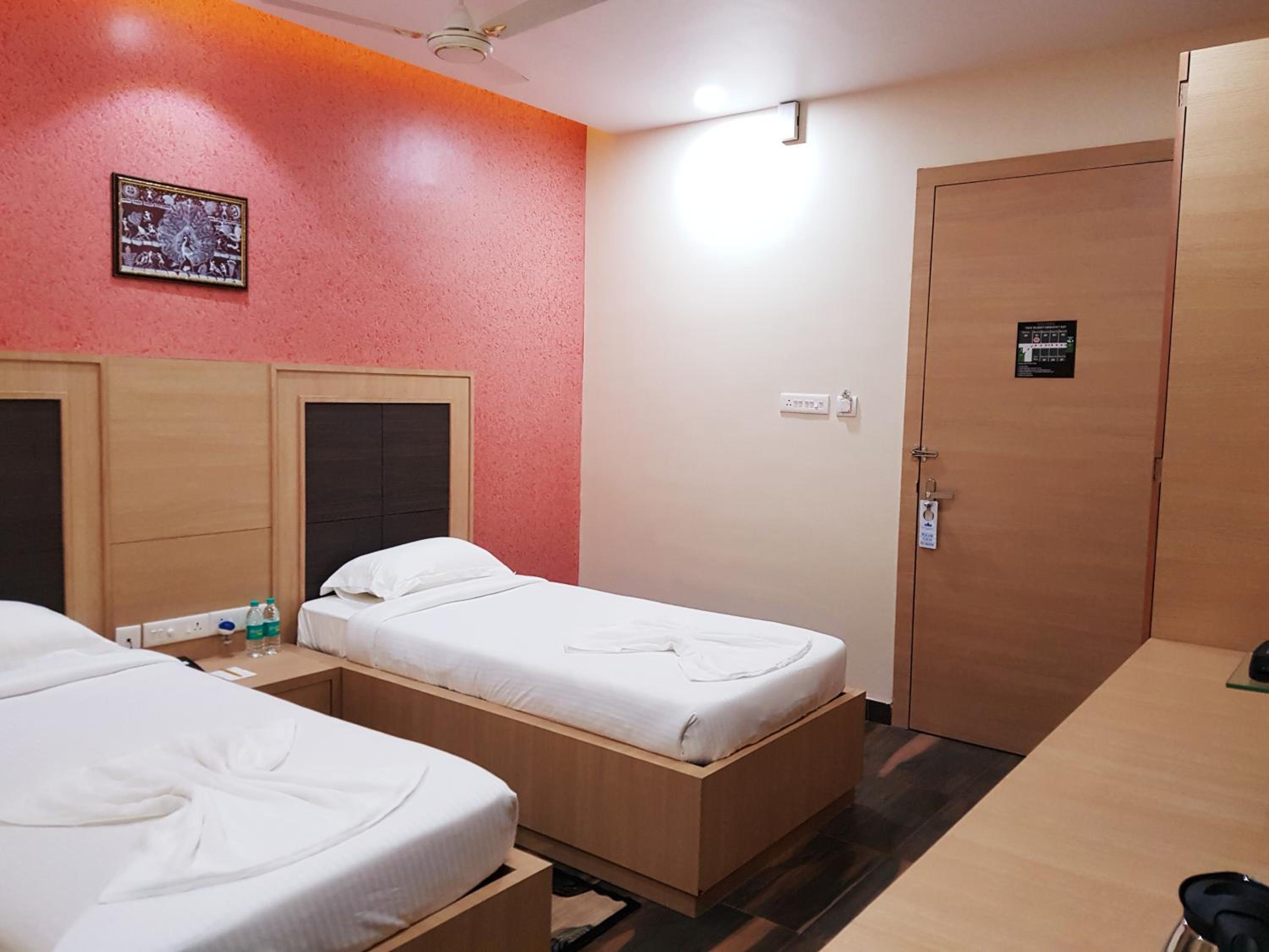 Standard Double Room - Photo 2