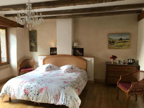 Large Double Room with Private Bathroom photo 3