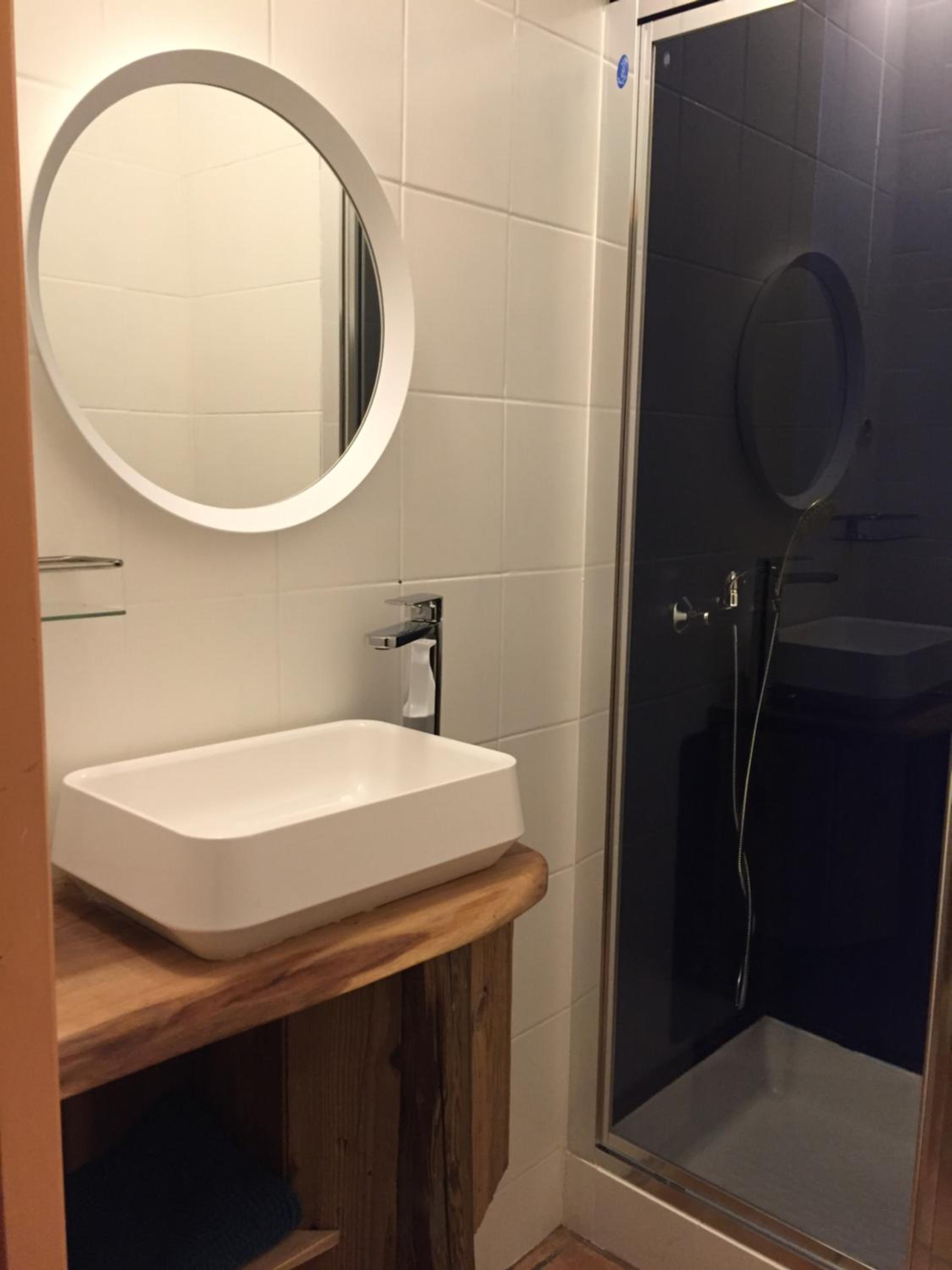 Deluxe Double Room with Shower photo 3