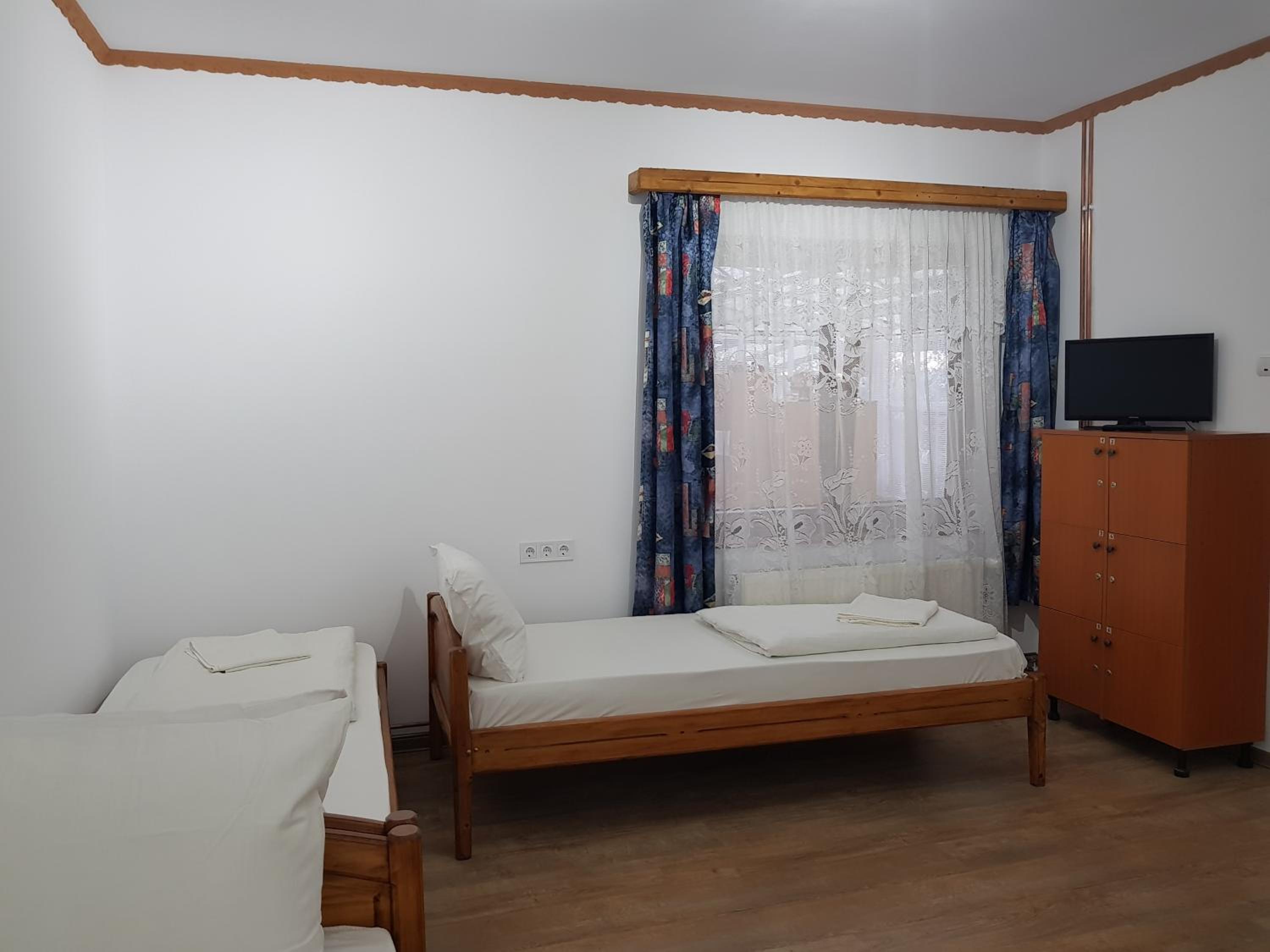Single Bed in 4-Bed Dormitory Room photo 2