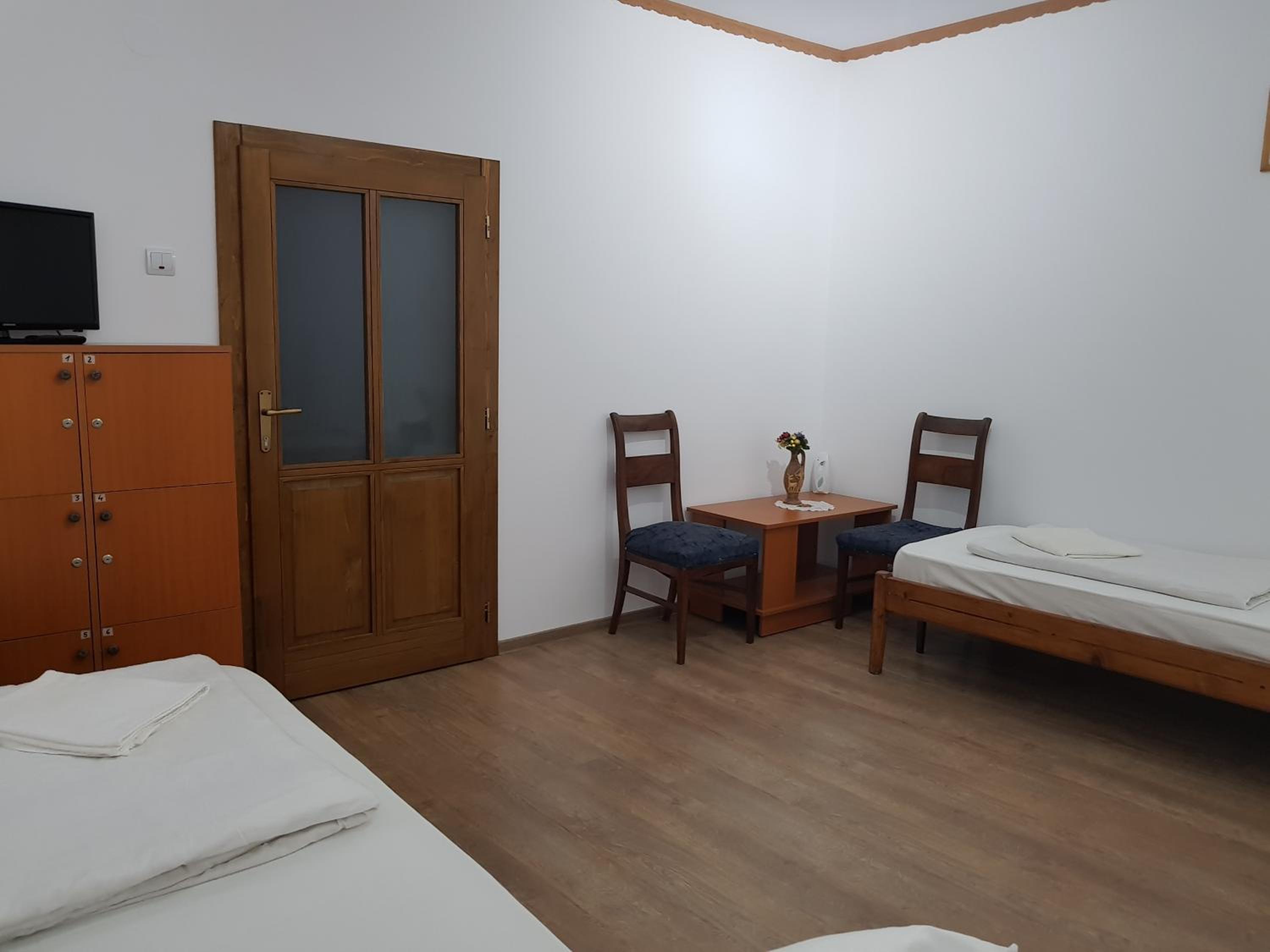 Single Bed in 4-Bed Dormitory Room photo 3
