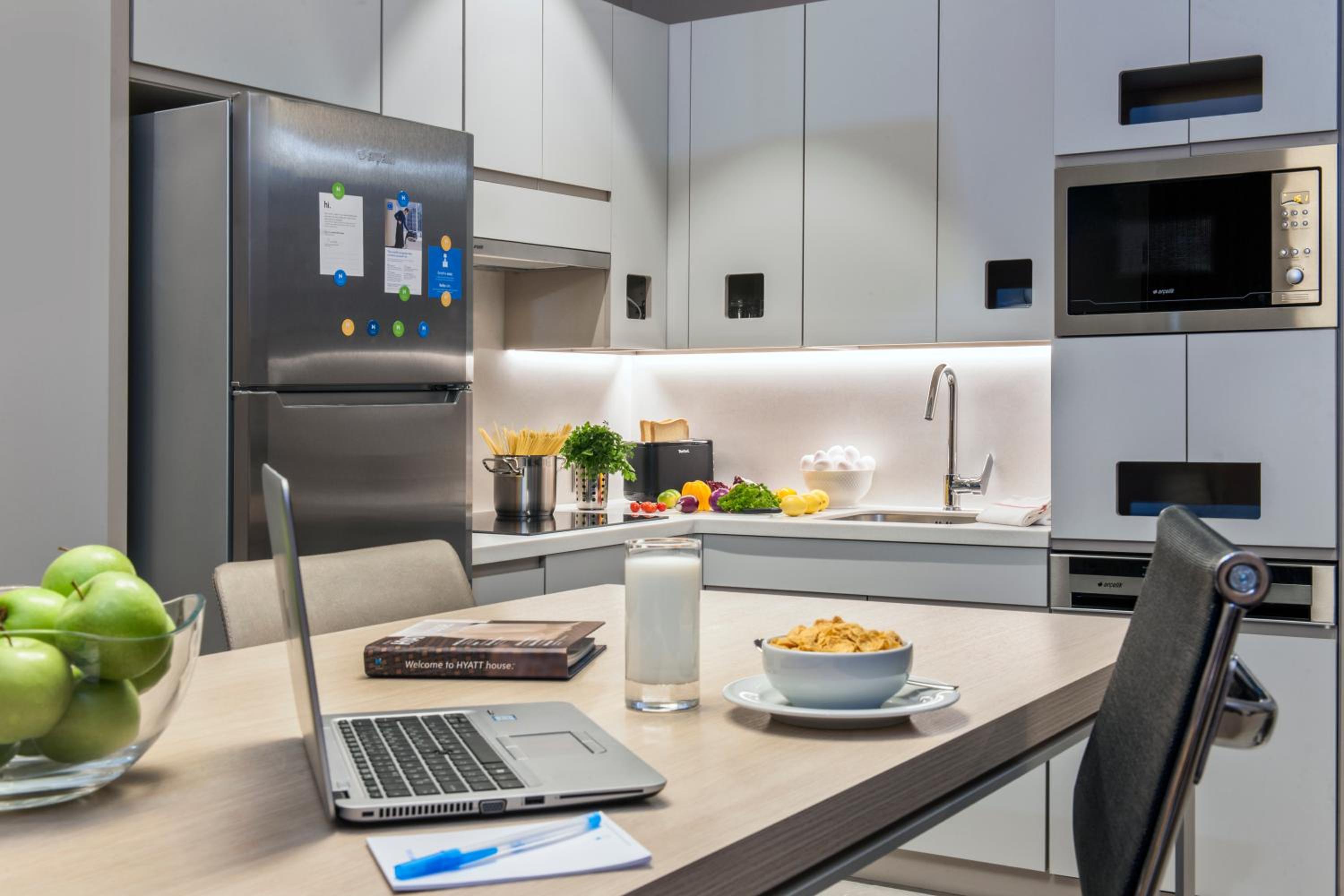 One-Bedroom Twin Suite with Kitchenette and Sofa Bed