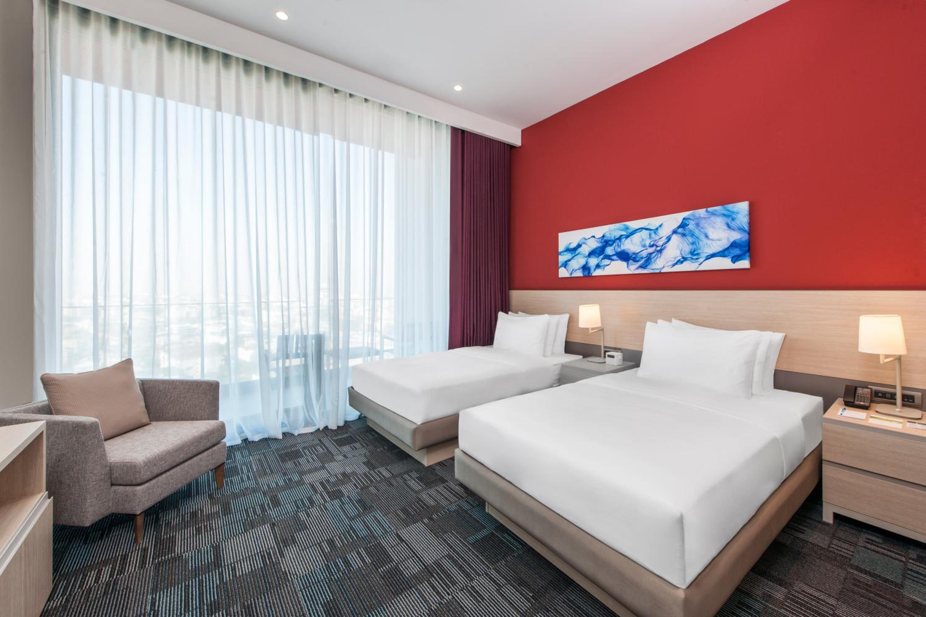 One-Bedroom Twin Suite with Kitchenette and Sofa Bed