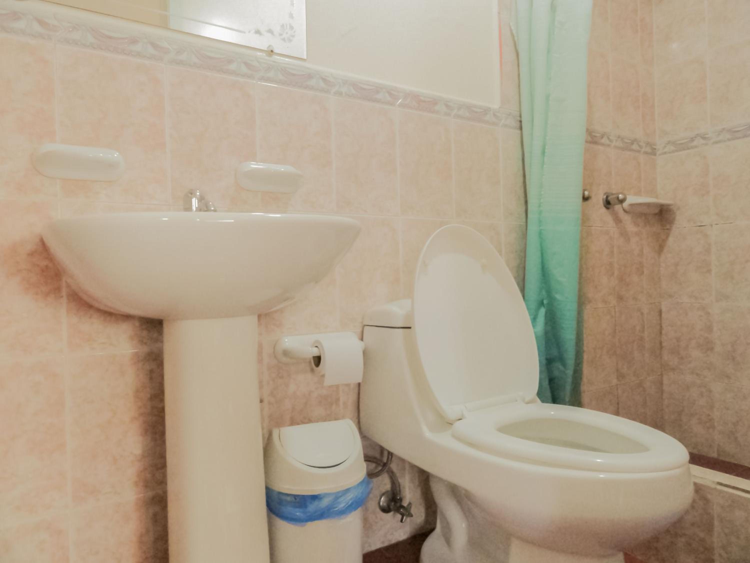 Single Room with Private Bathroom photo 2