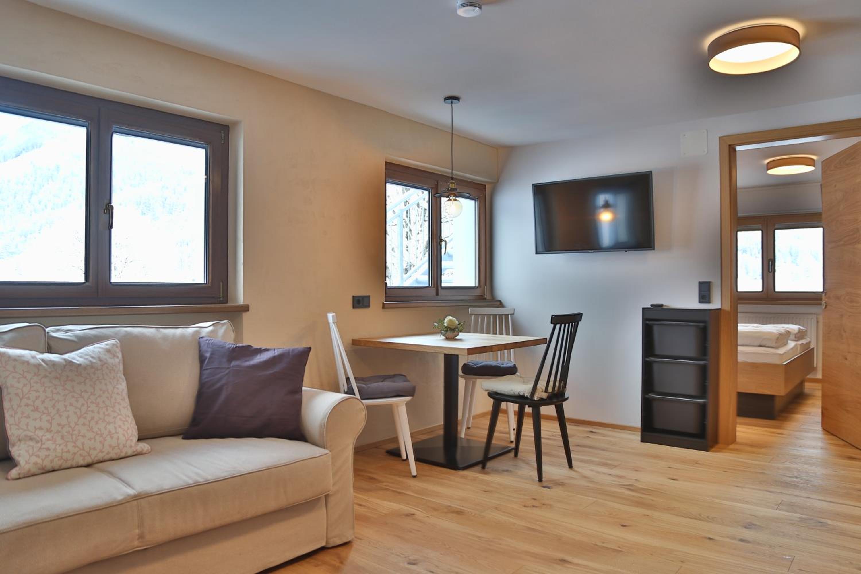 One-Bedroom Apartment - Photo 4