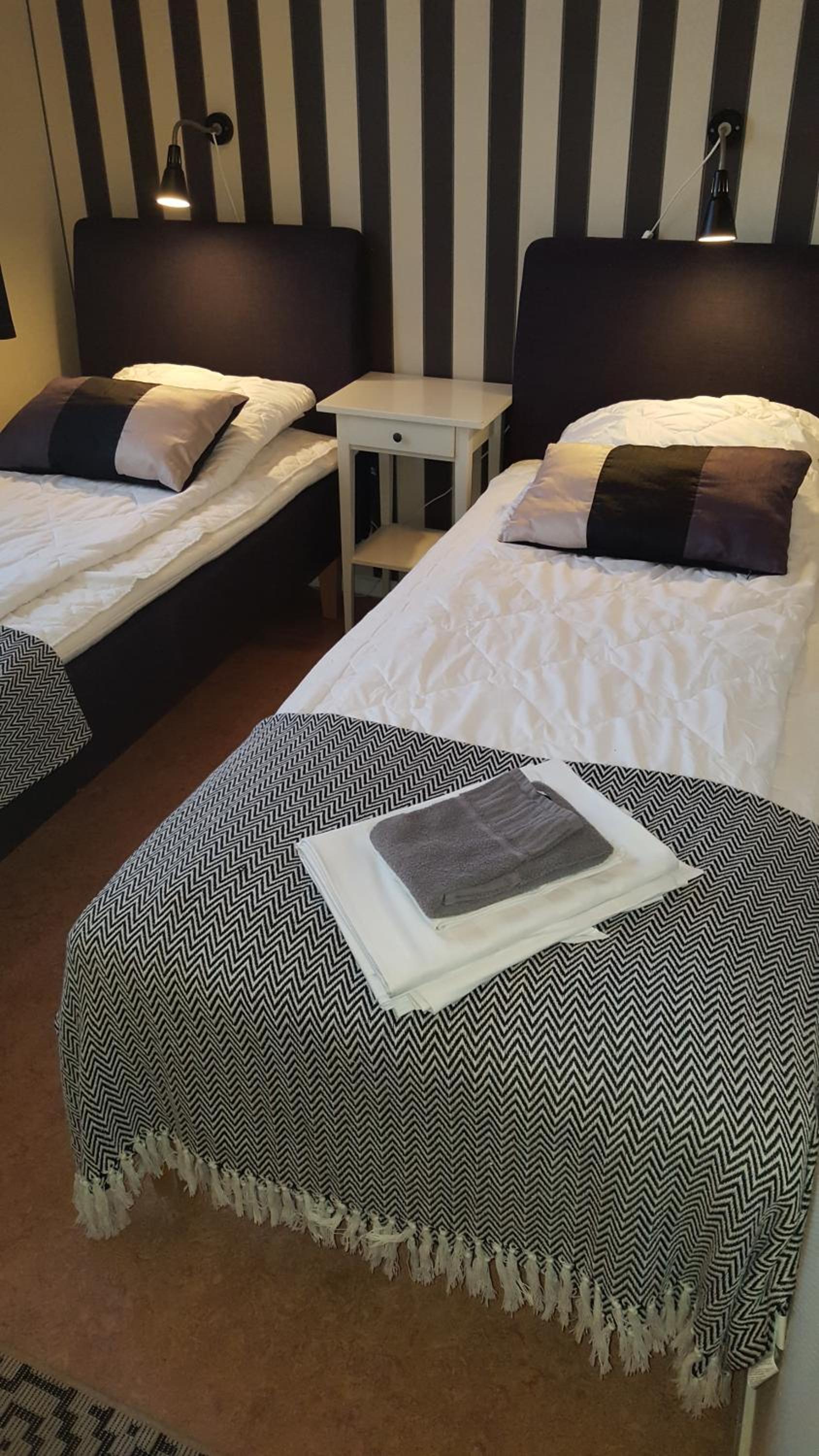 Double or Twin Room with Private Bathroom photo 2