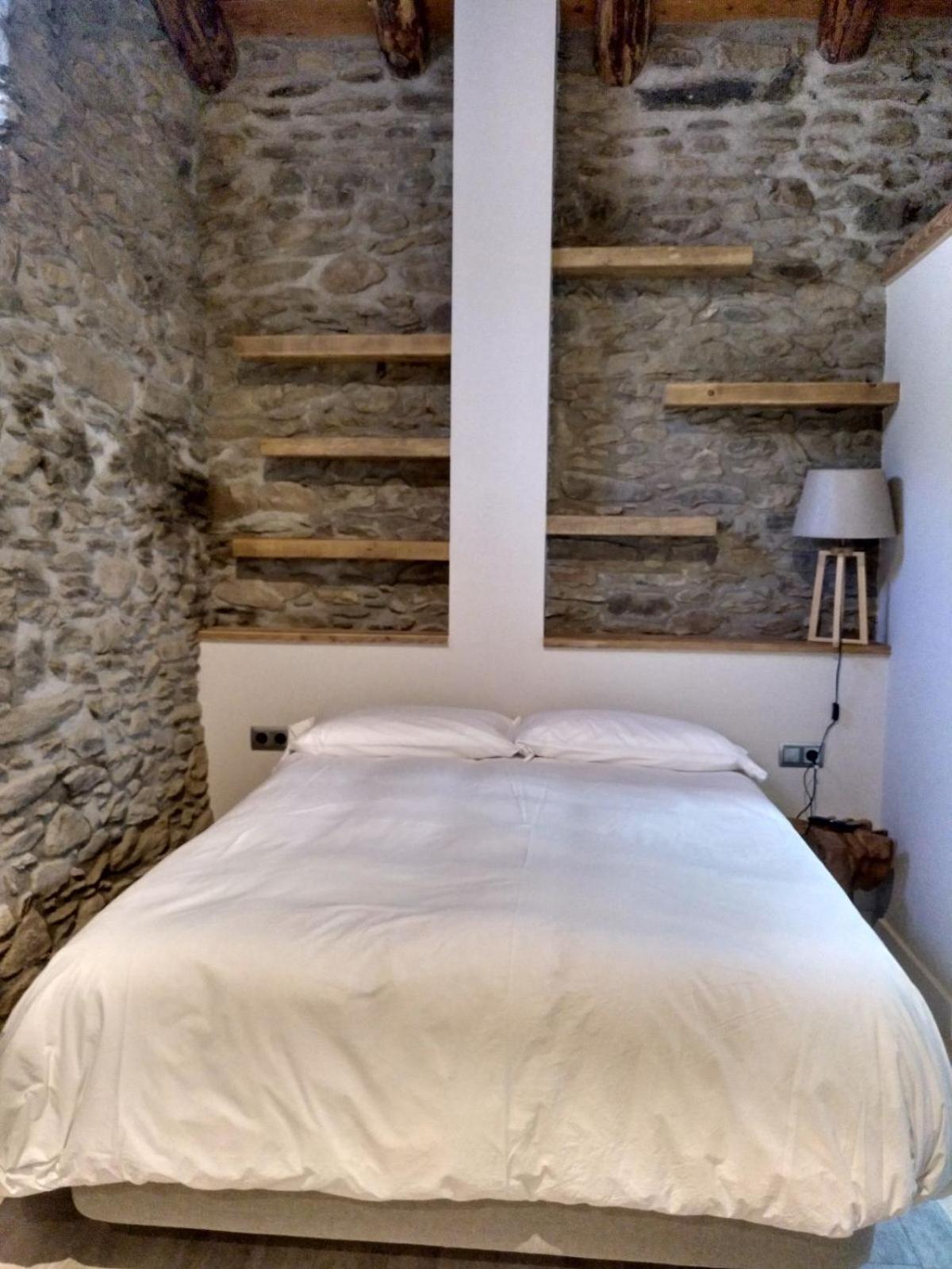 Large Double Room- Aparellats photo 3