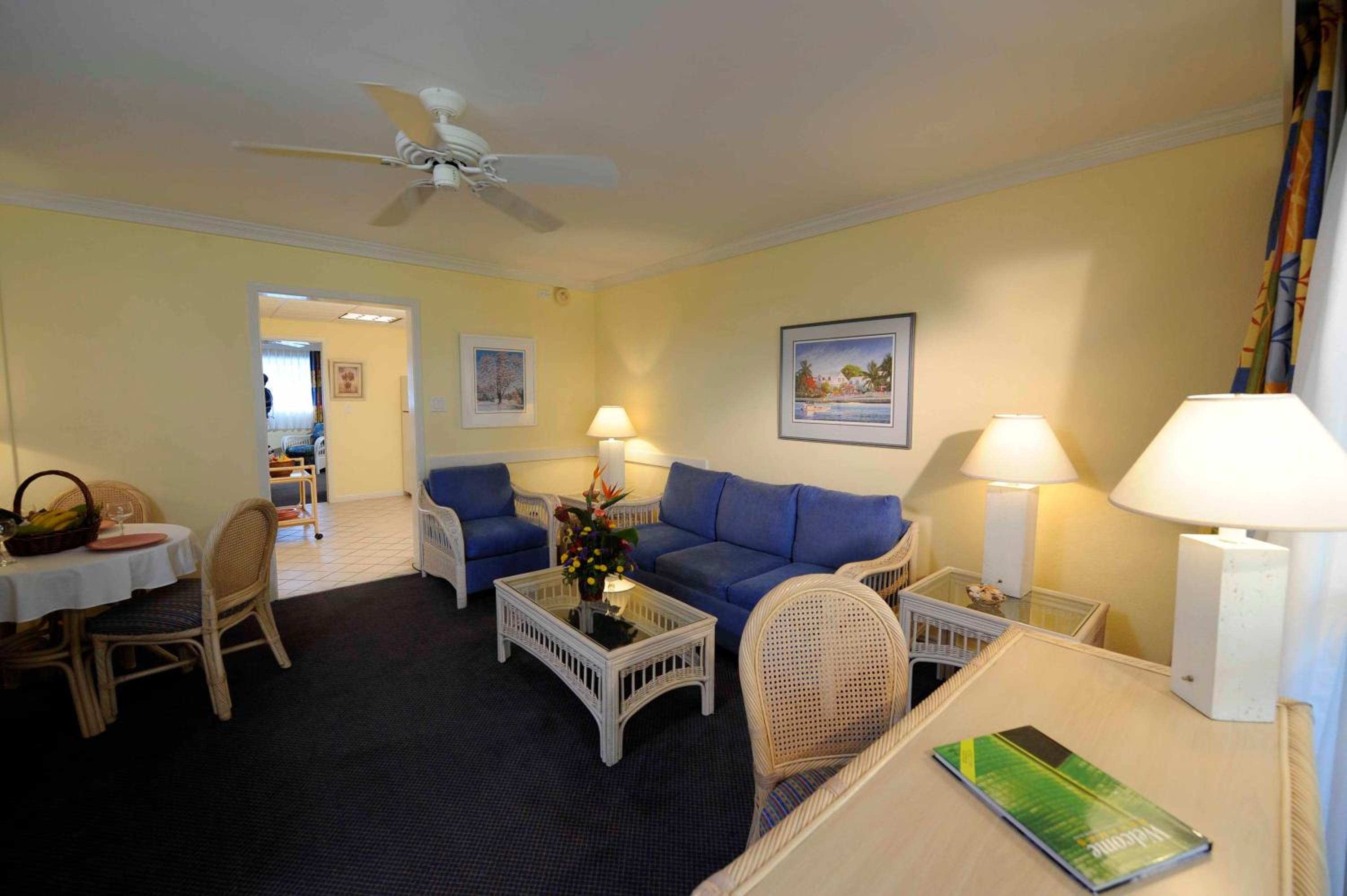One Bedroom King Suite - Non-Smoking photo 2