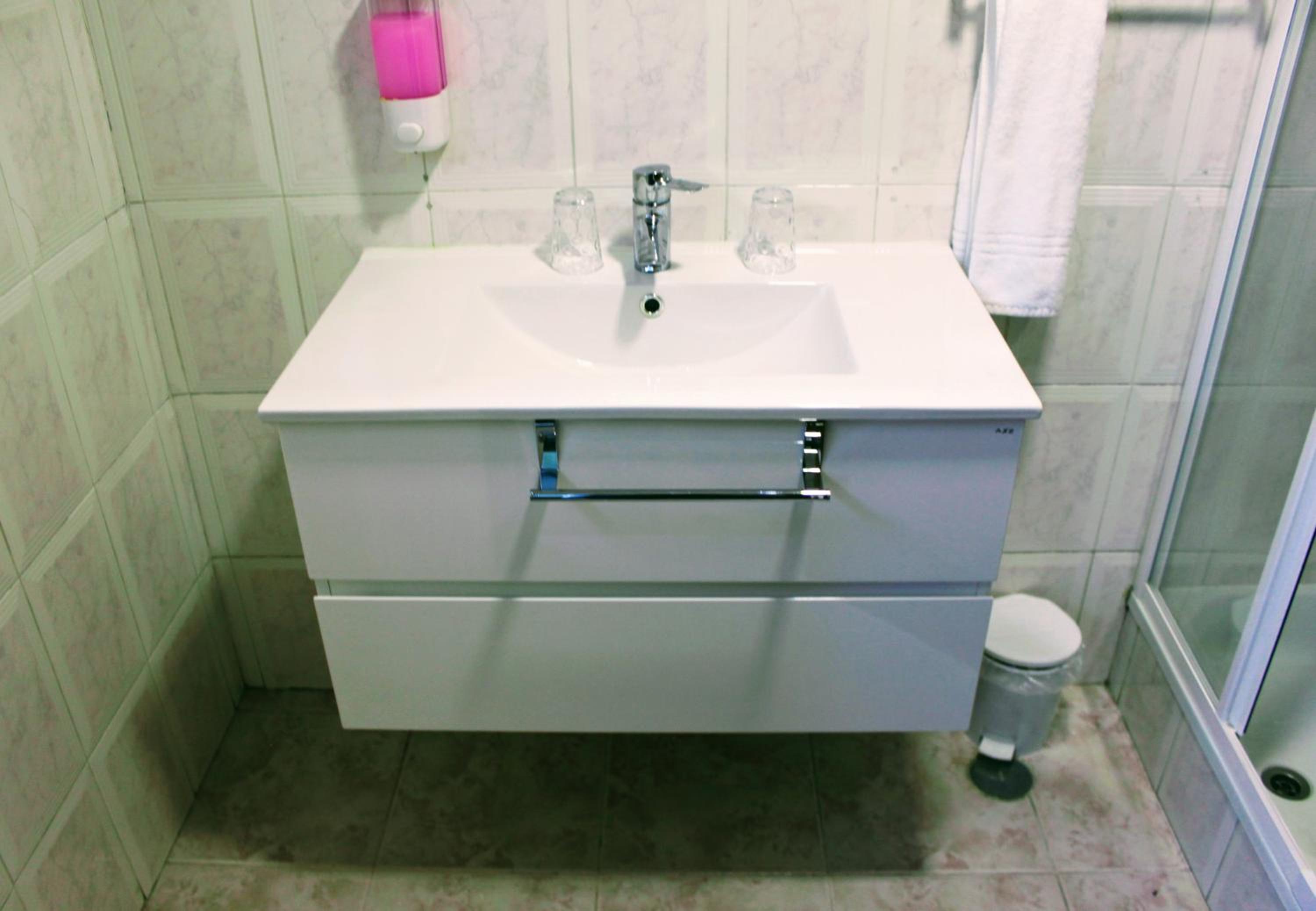 Double Room with Private Bathroom - Photo 7