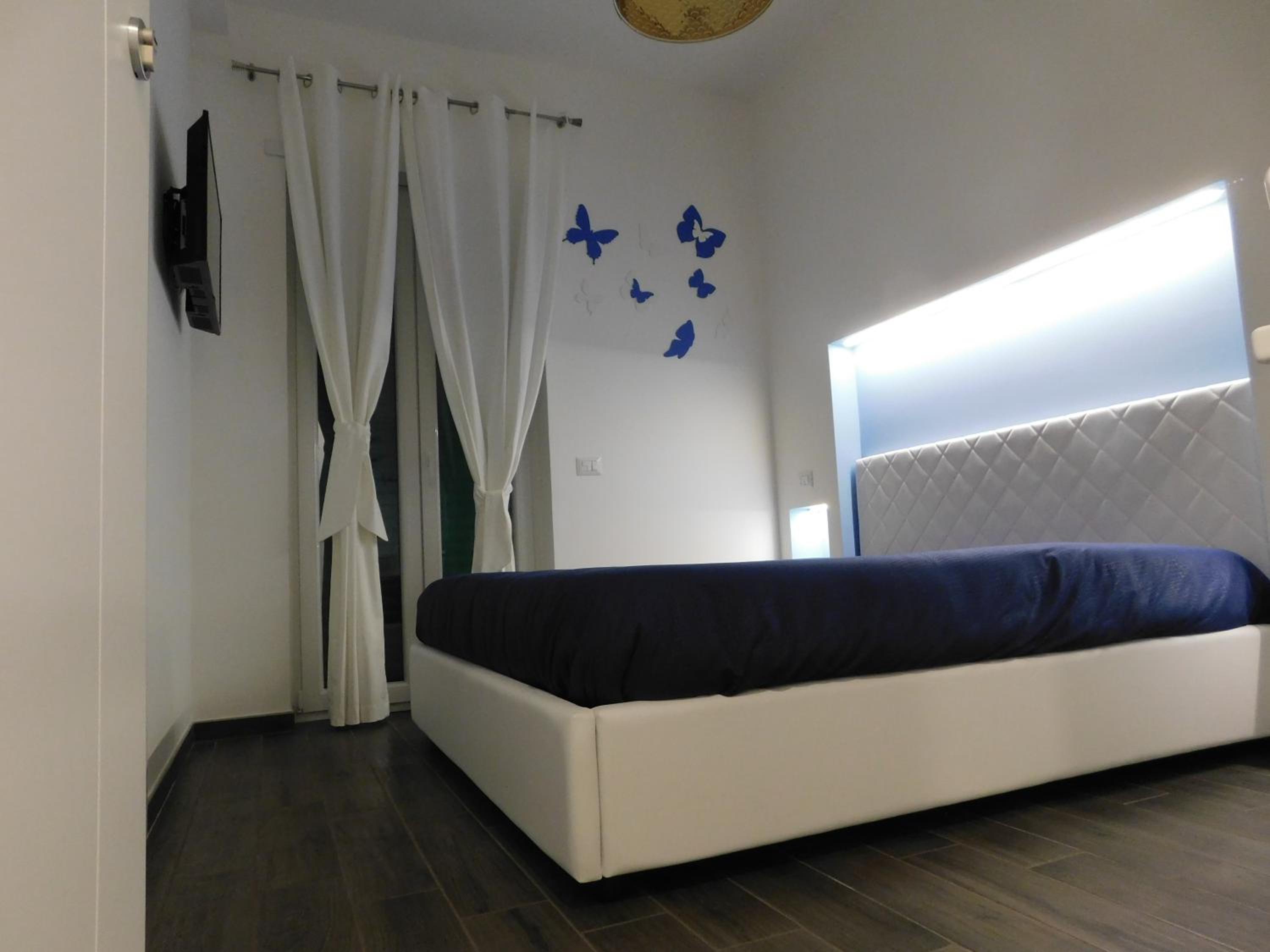 Double Room - Photo 17
