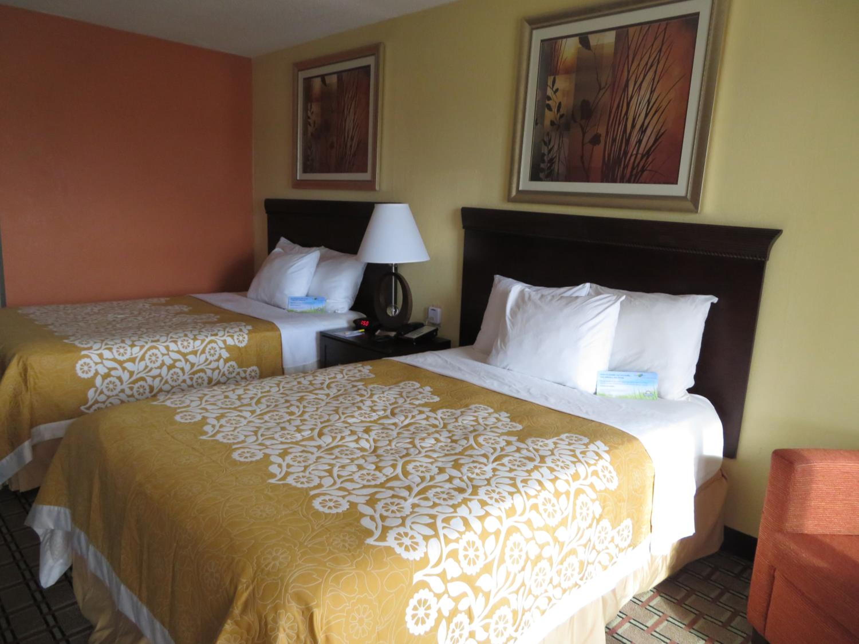 Double Room with Two Double Beds - Smoking - Photo 4