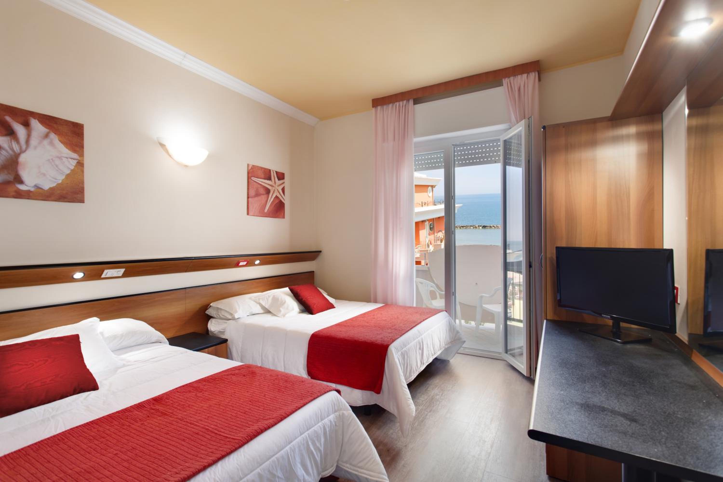 Quadruple Room with Sea View