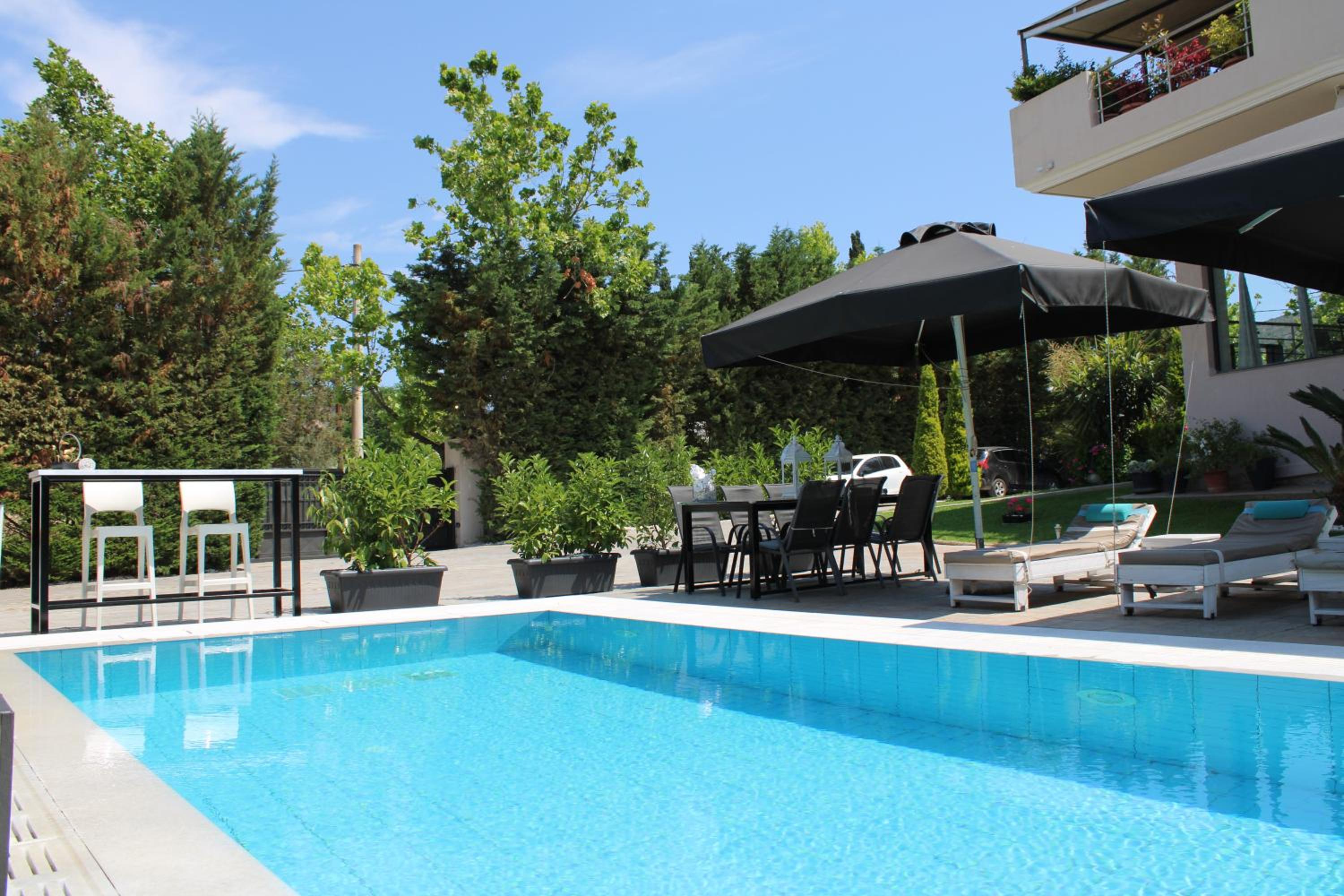 One-Bedroom Apartment with Pool View