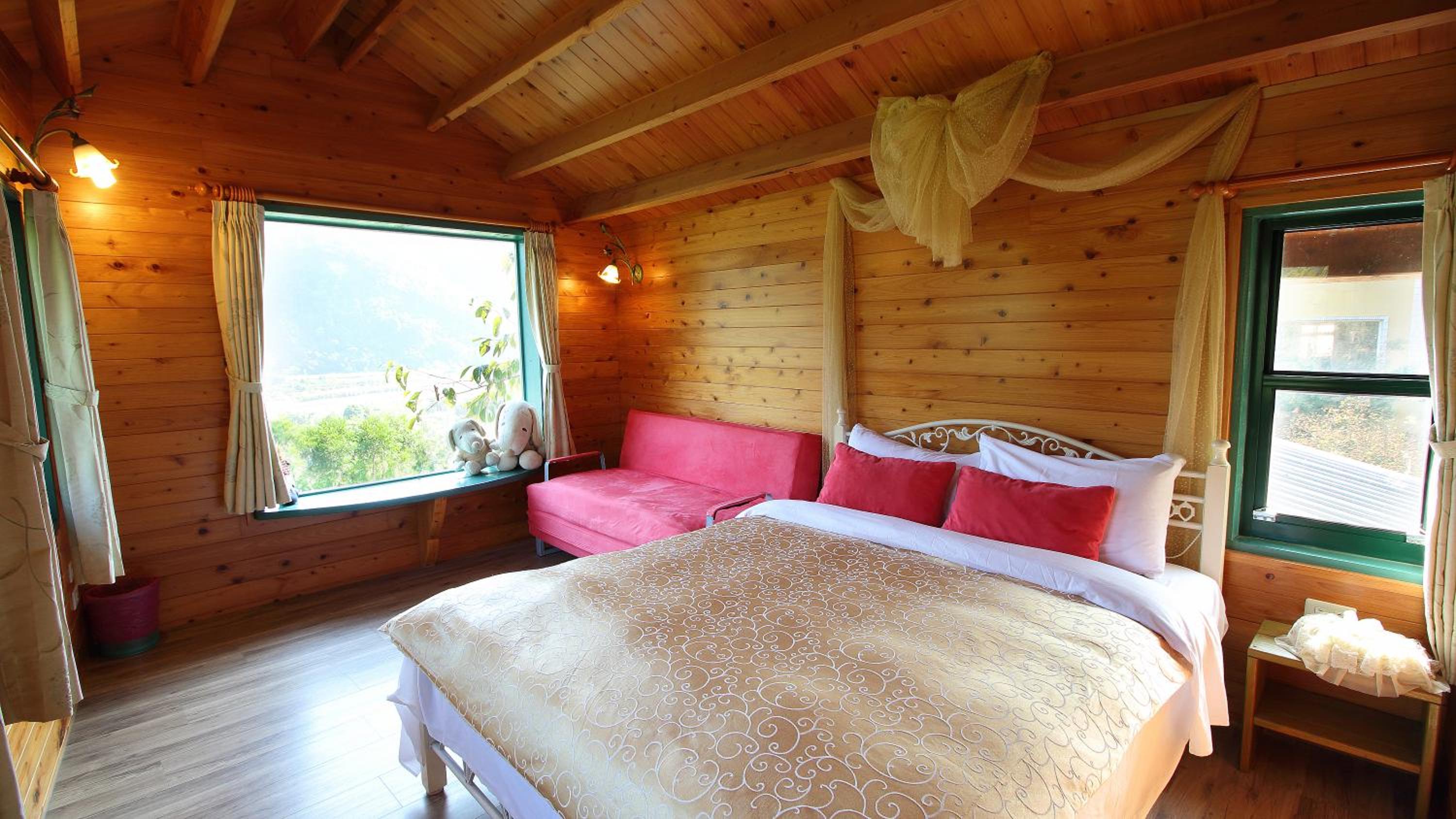 Family Room with Mountain View photo 3