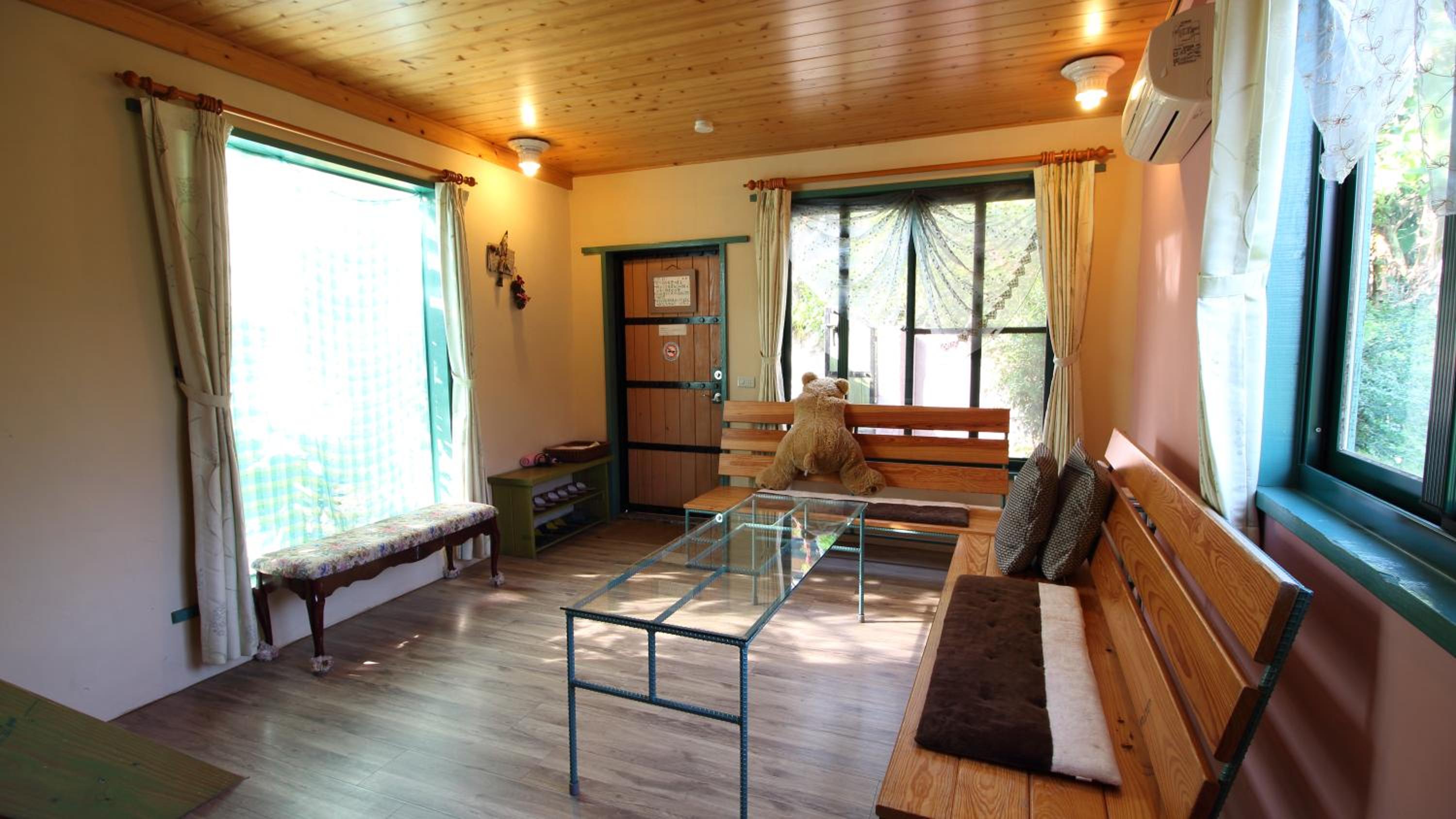 Family Room with Mountain View photo 1