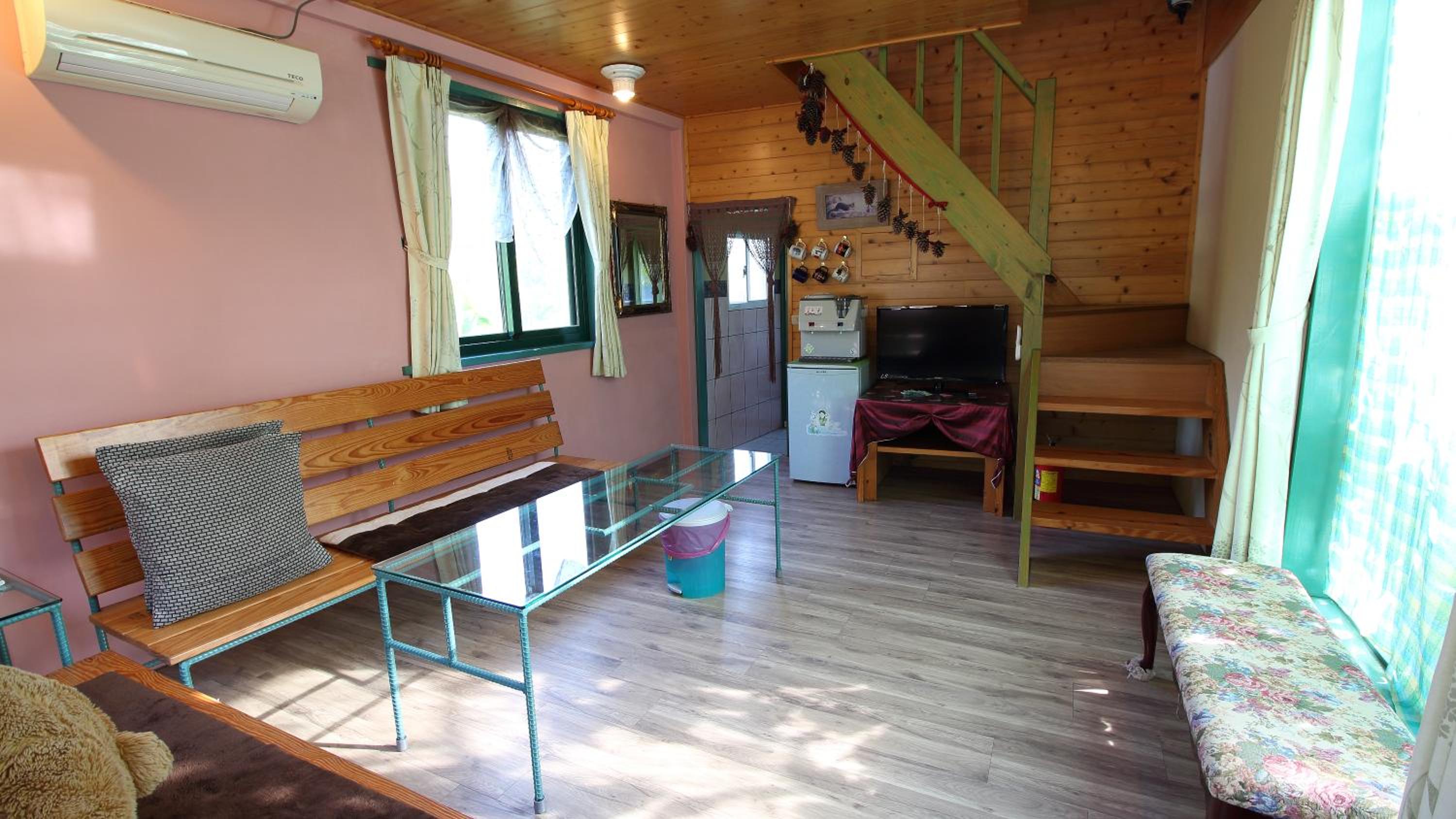Family Room with Mountain View photo 2