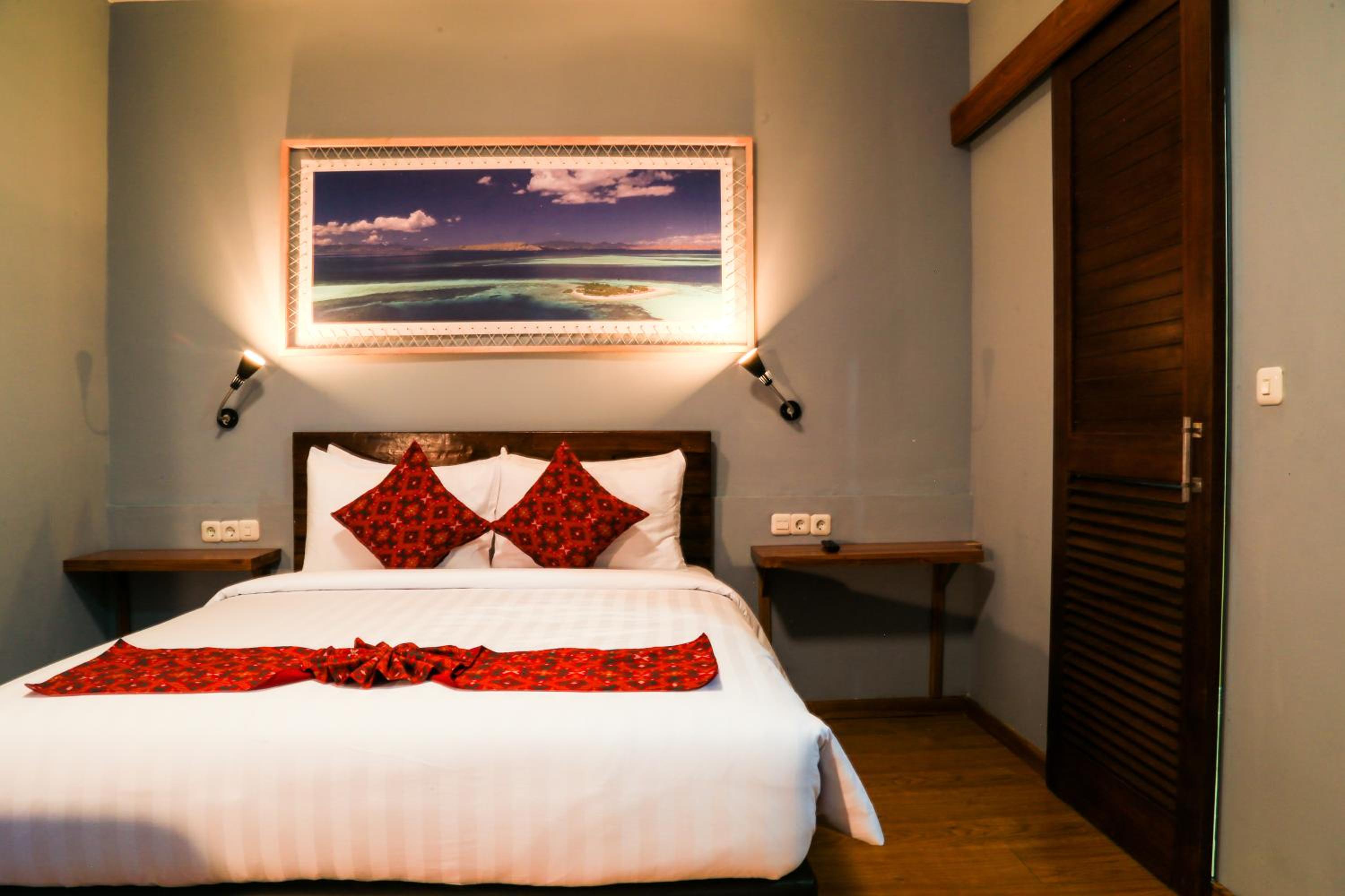 Deluxe Double Room with Balcony and Sea View
