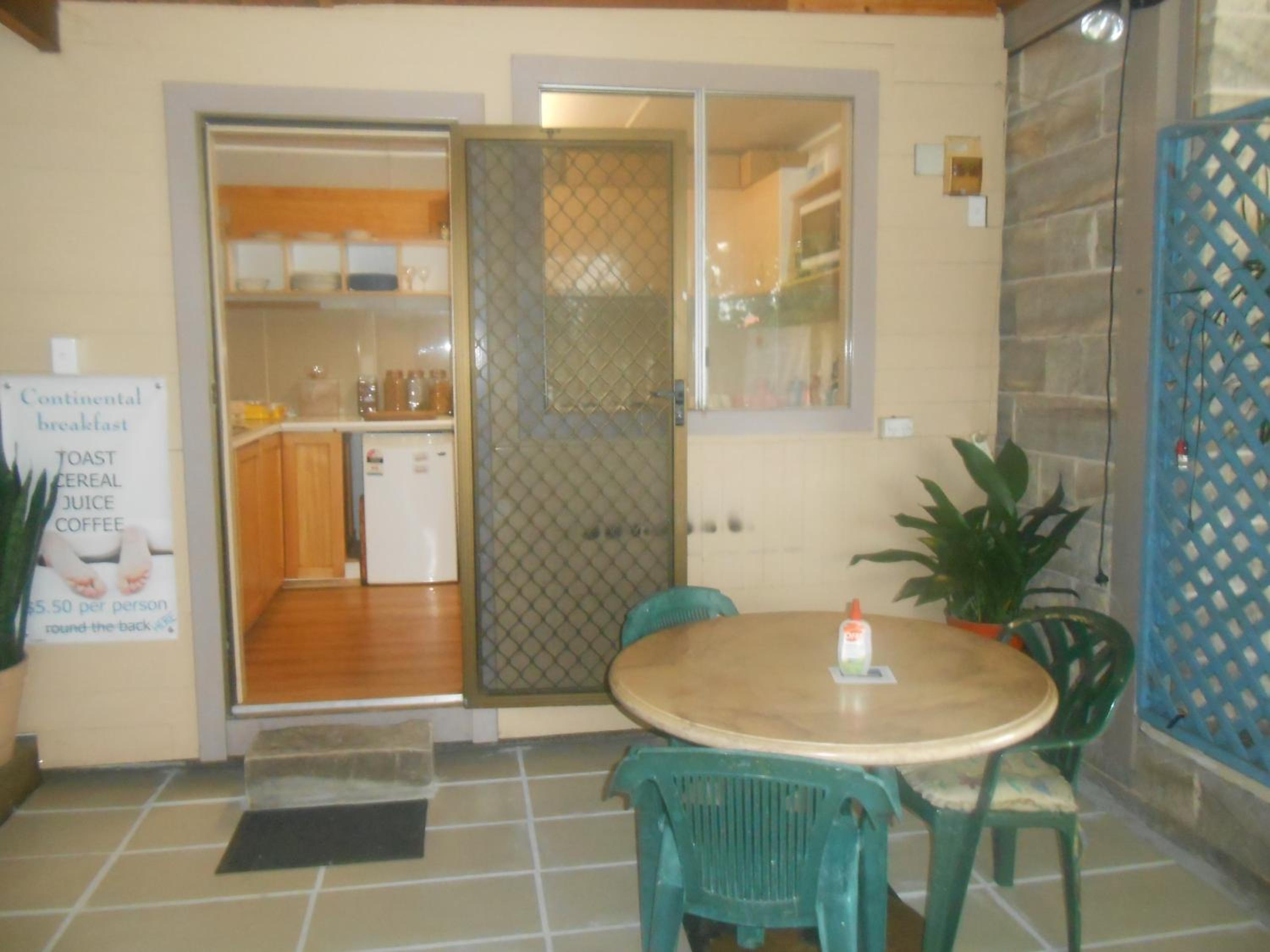 Quadruple Room with Private Bathroom - Photo 2
