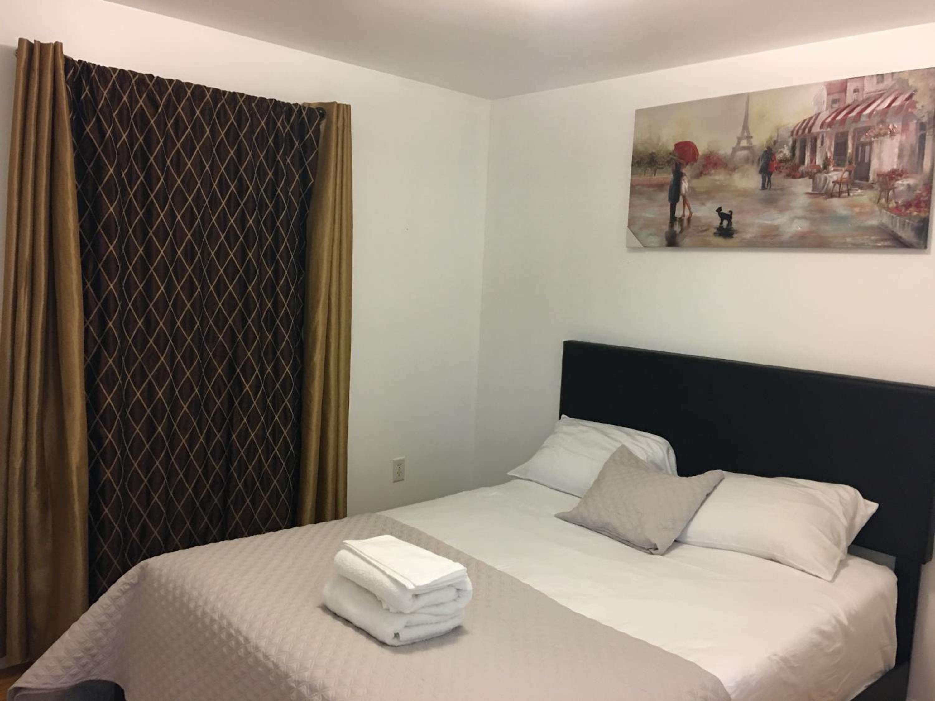 Queen Room with Shared Bathroom