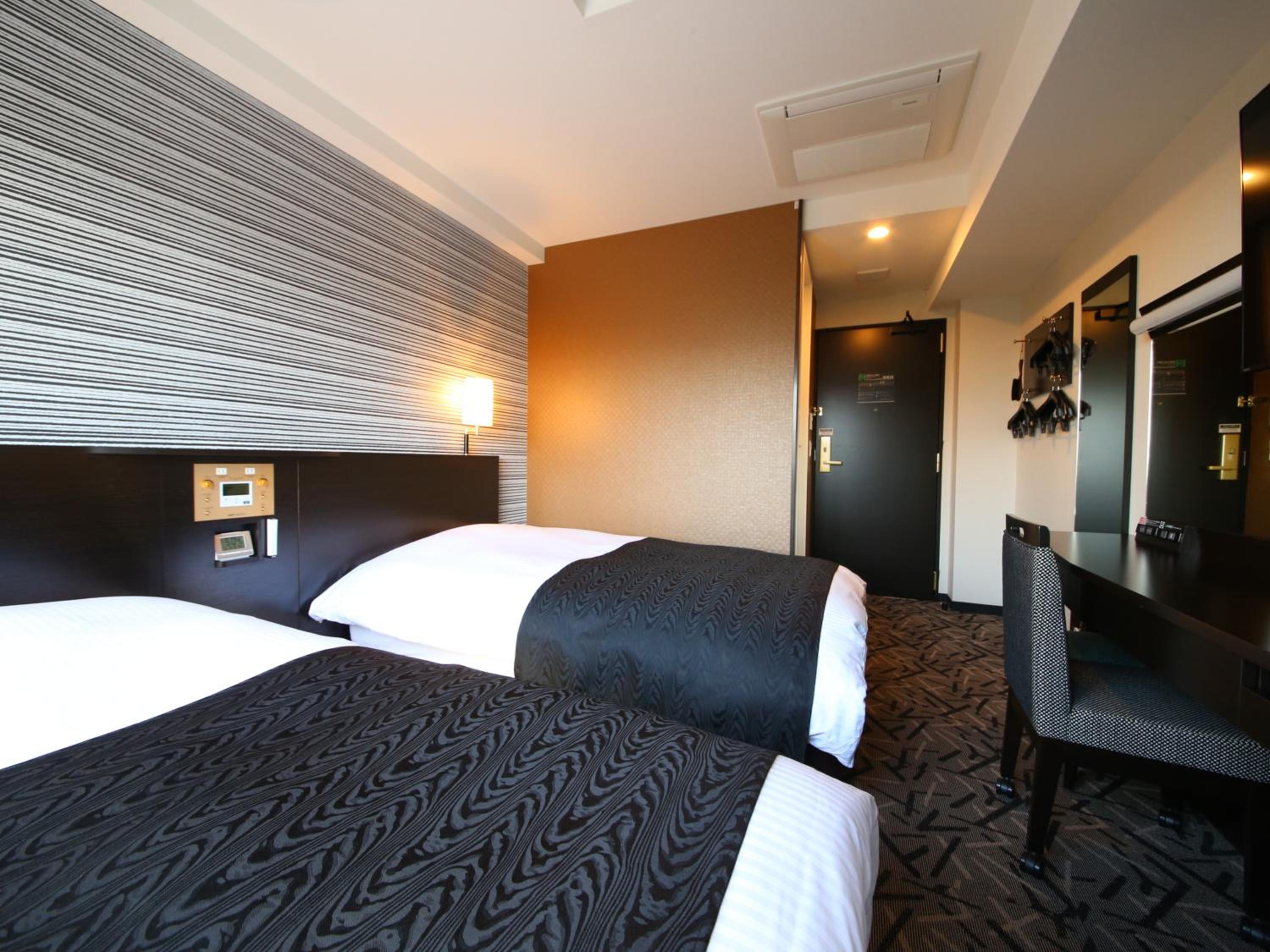 Twin Room in East Wing - Non-Smoking - Photo 11