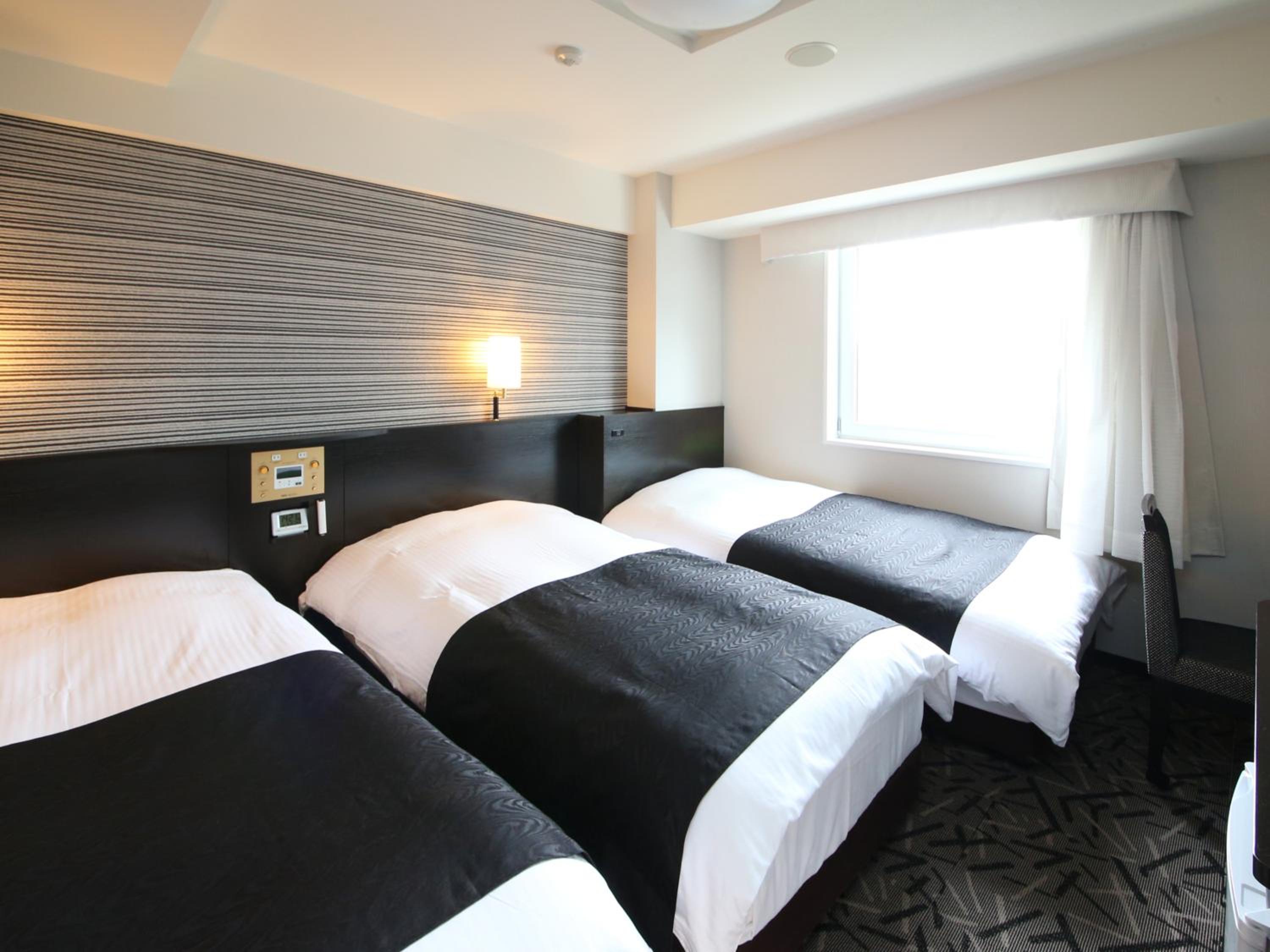 Triple Room in East Wing - Non-Smoking 
