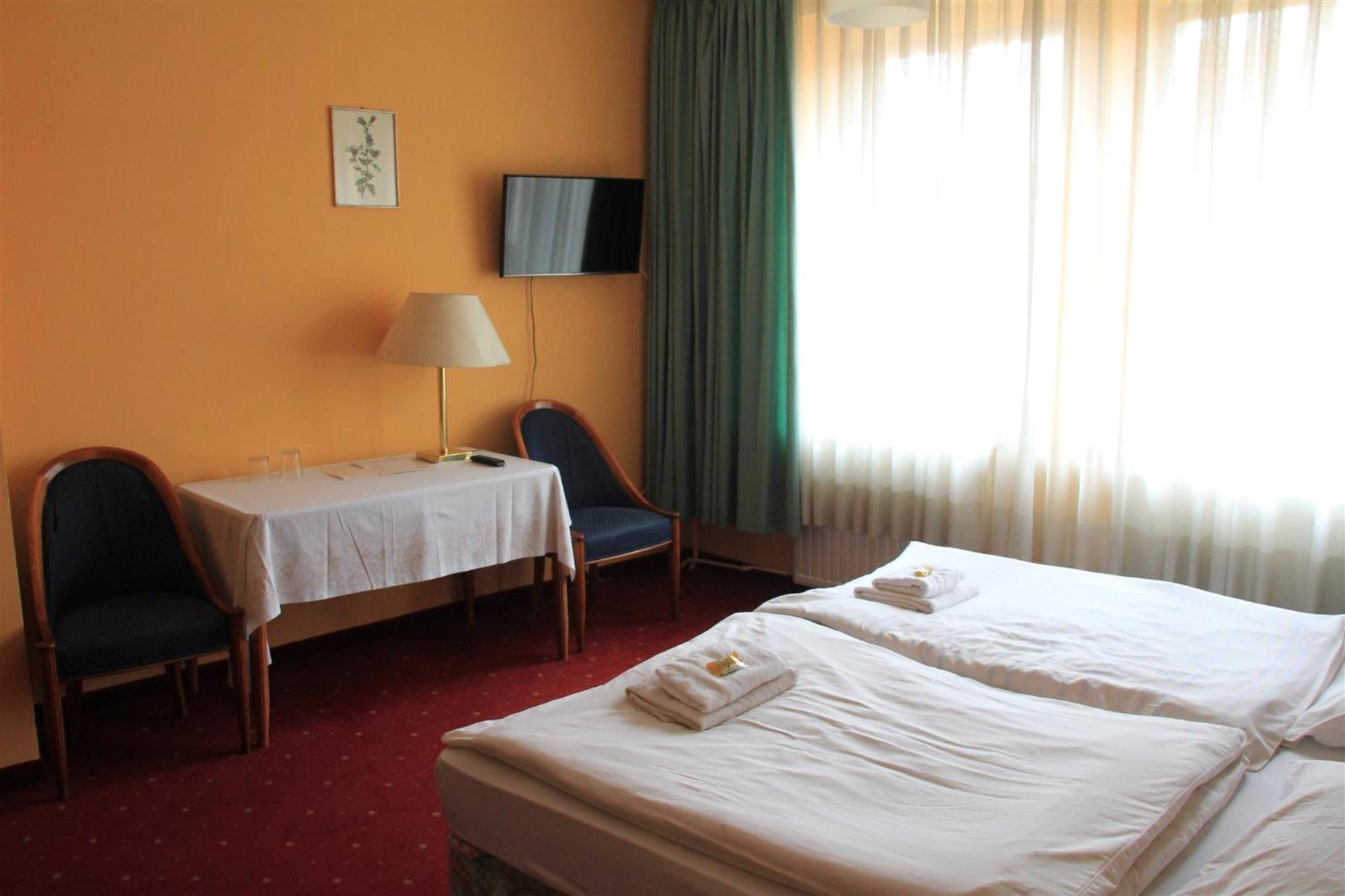 Double Room - Photo 10