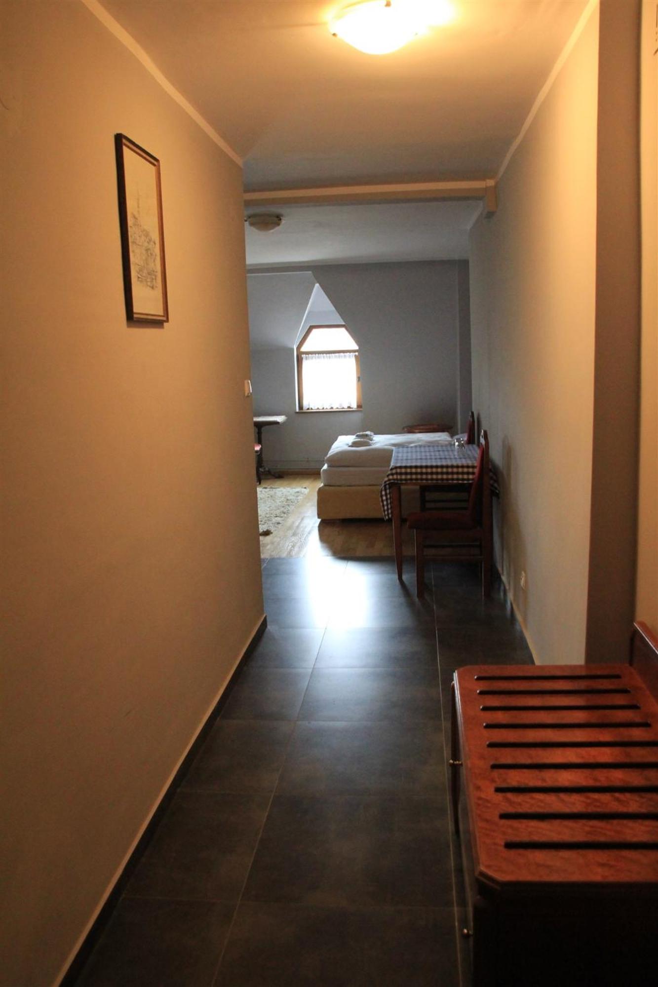 Deluxe Double Room (2 Adults + 1 Child) - Photo 9