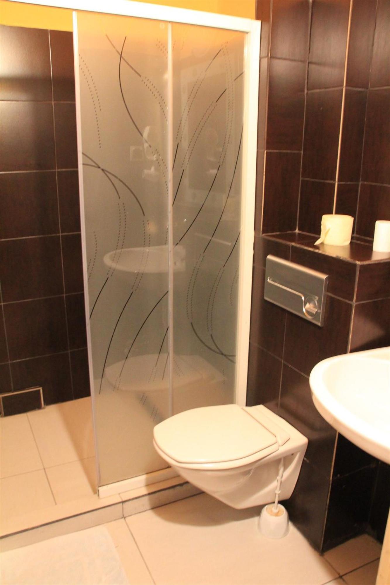 Double Room - Photo 9