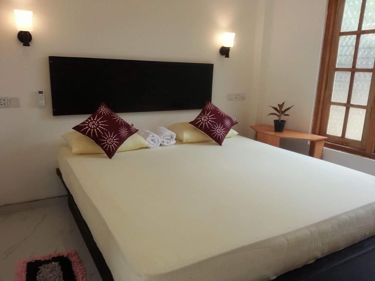 Standard King Room photo 2