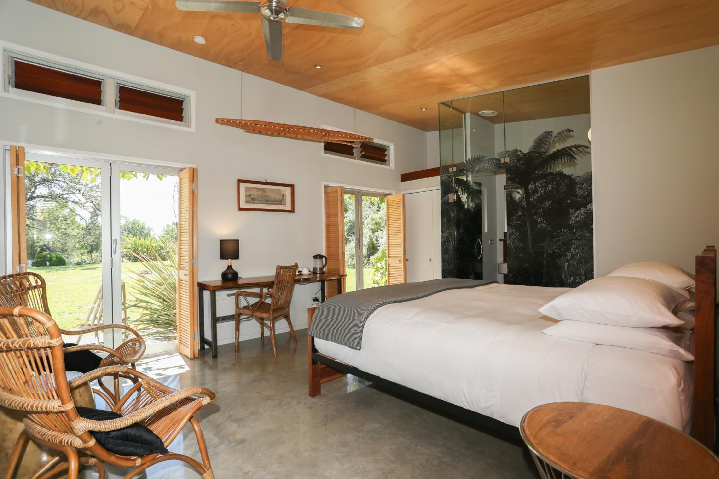 Deluxe Queen Room