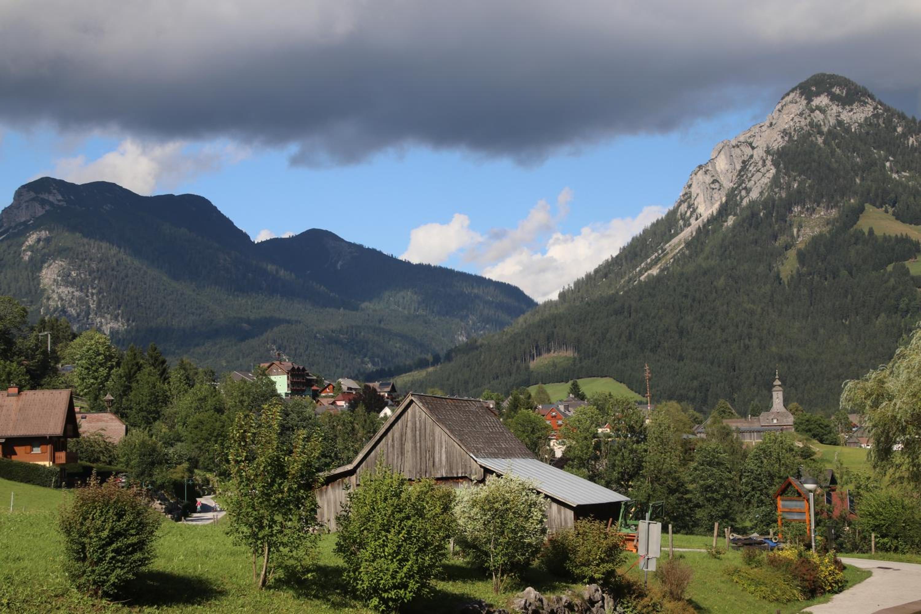 Apartment with Mountain View - Photo 3