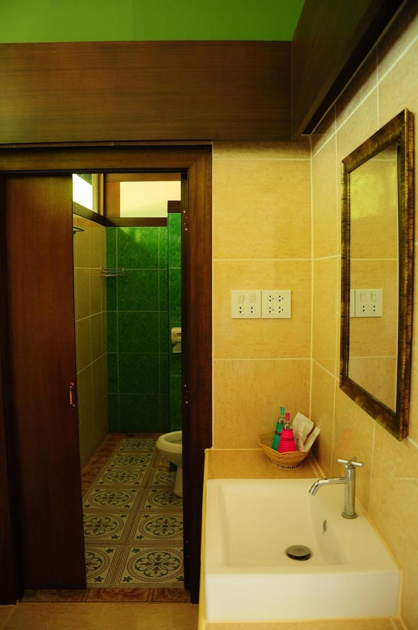6-Bed Mixed Dormitory Room photo 2