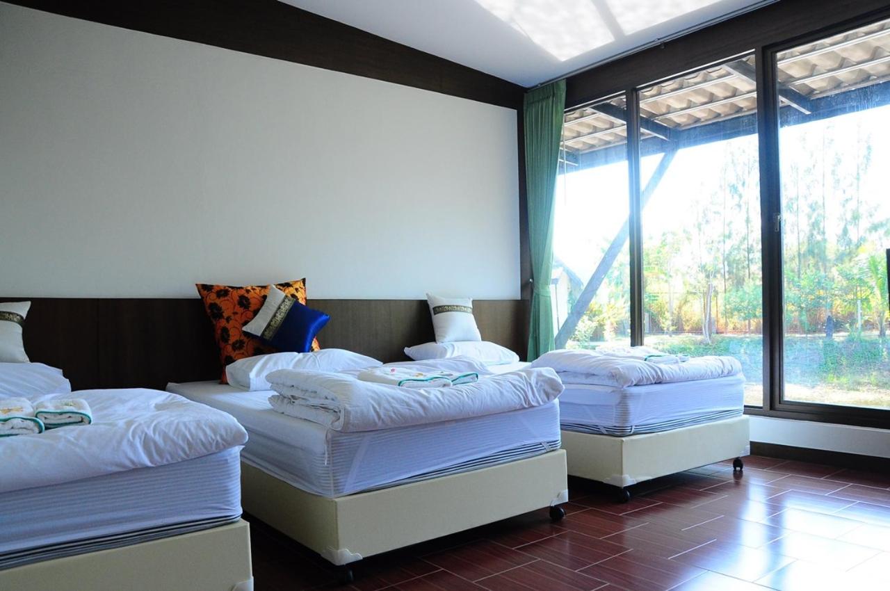 6-Bed Mixed Dormitory Room photo 1