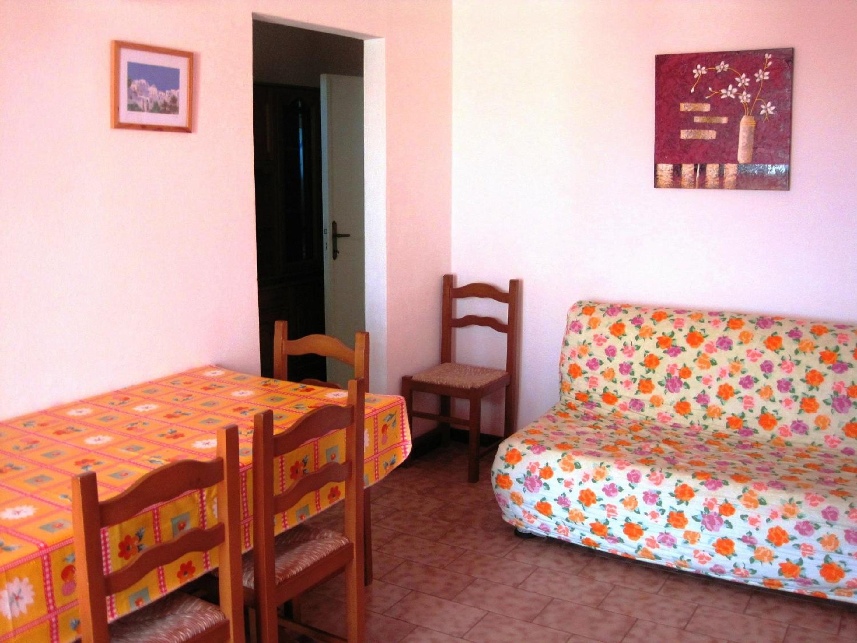 One-Bedroom Apartment photo 2