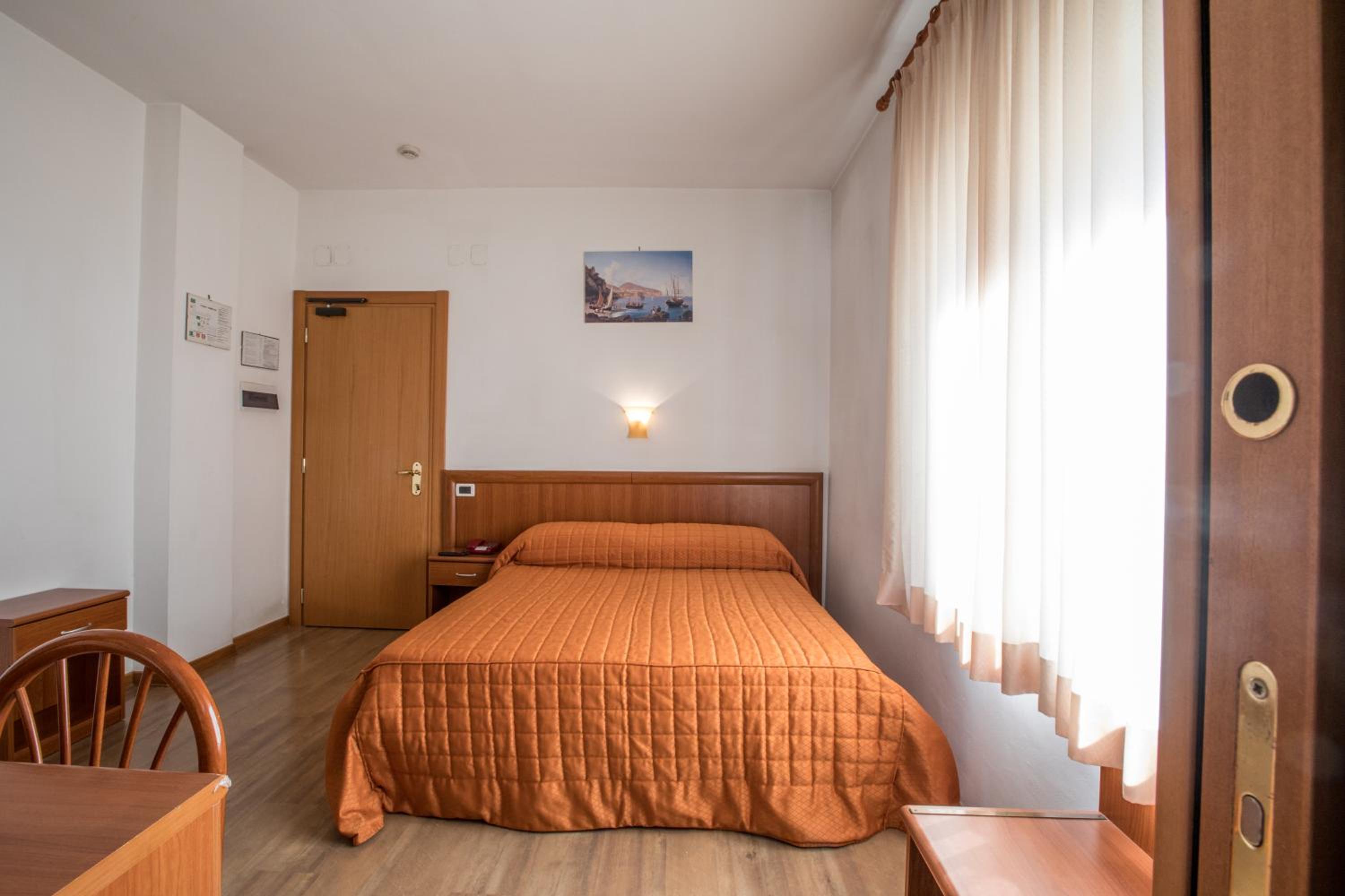 Economy Double Room - Photo 1