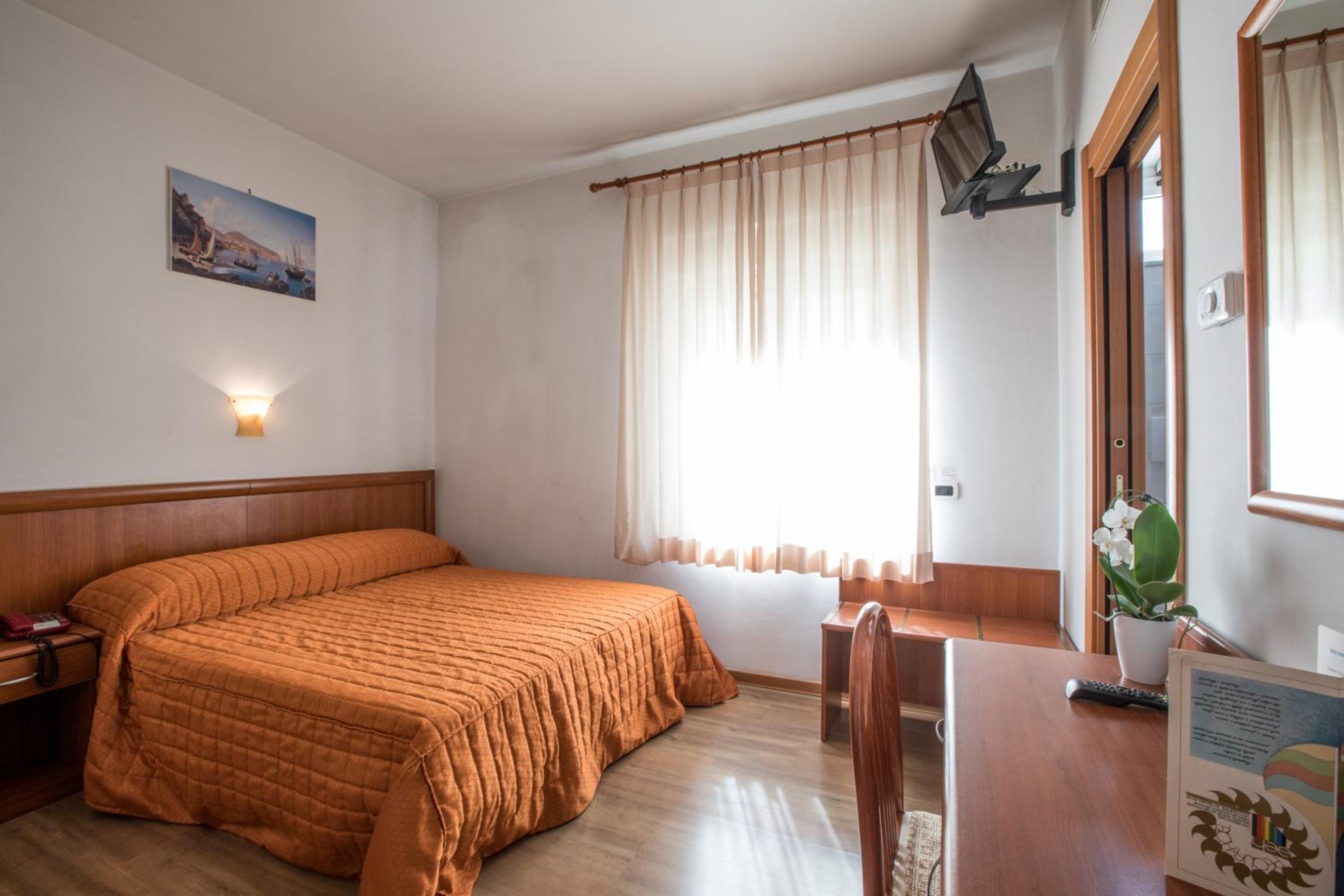 Economy Double Room - Photo 2