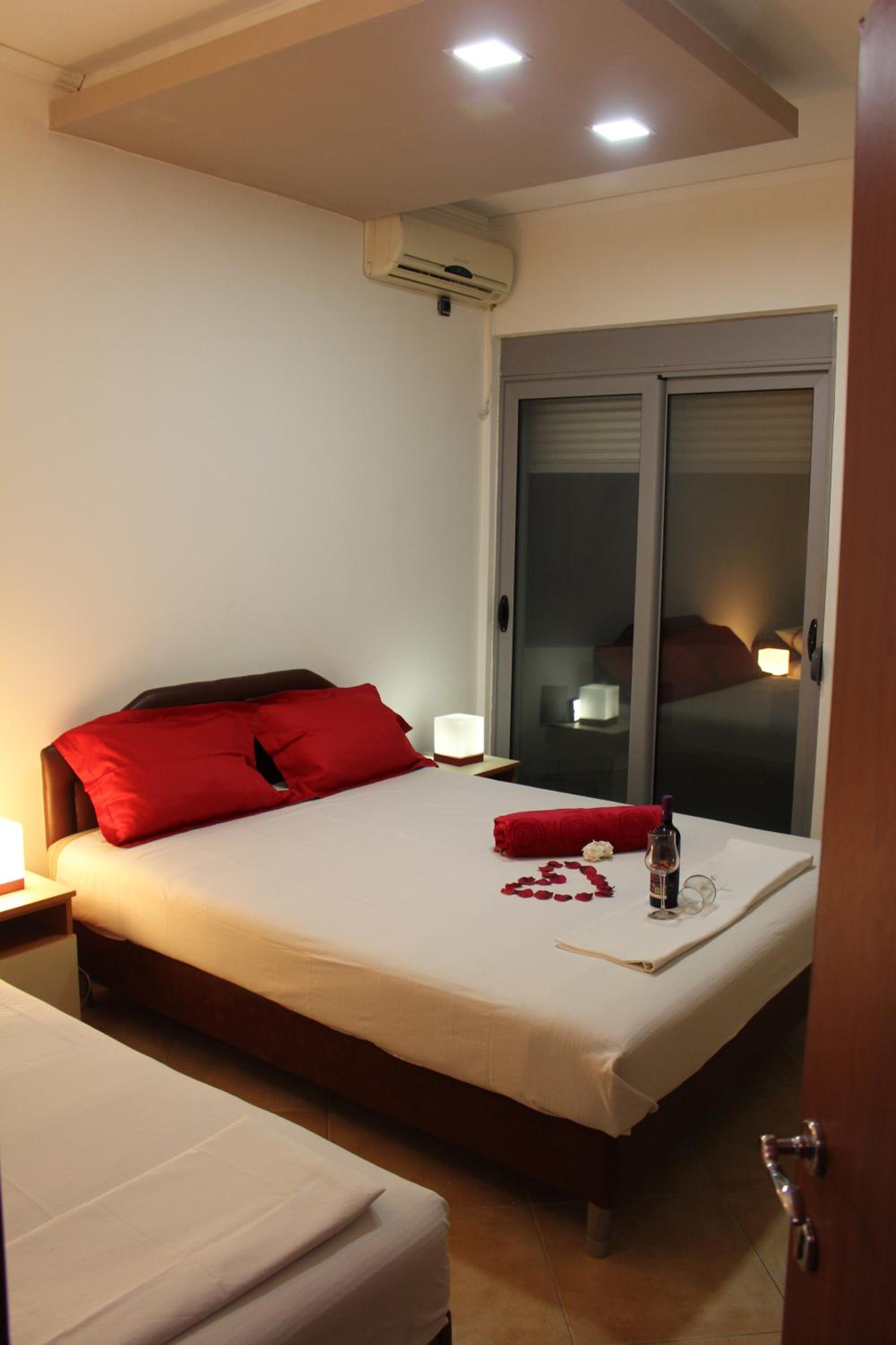 Studio with Terrace (3 Adults) - Photo 4