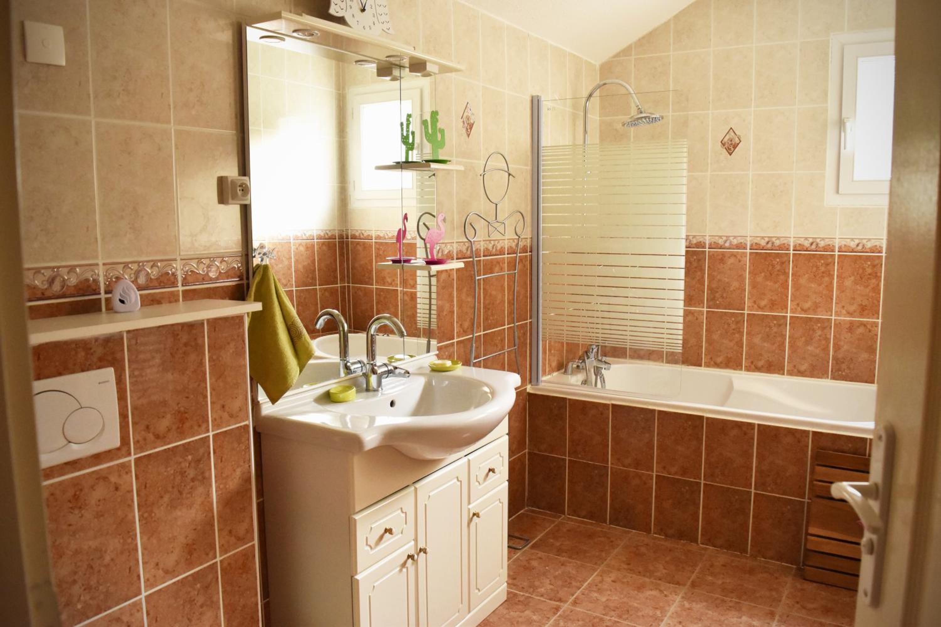 Twin Room with Shared Bathroom photo 1
