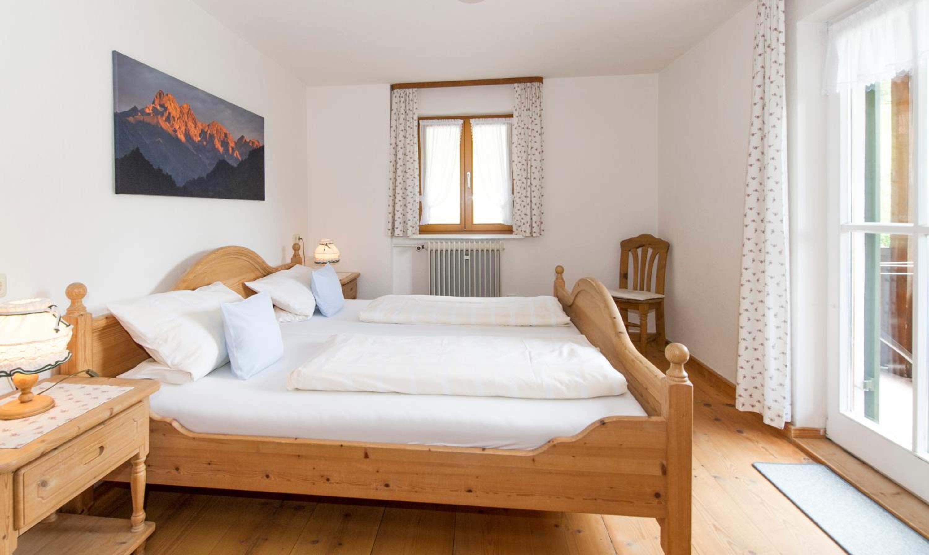 Two-Bedroom Apartment with Balcony photo 3