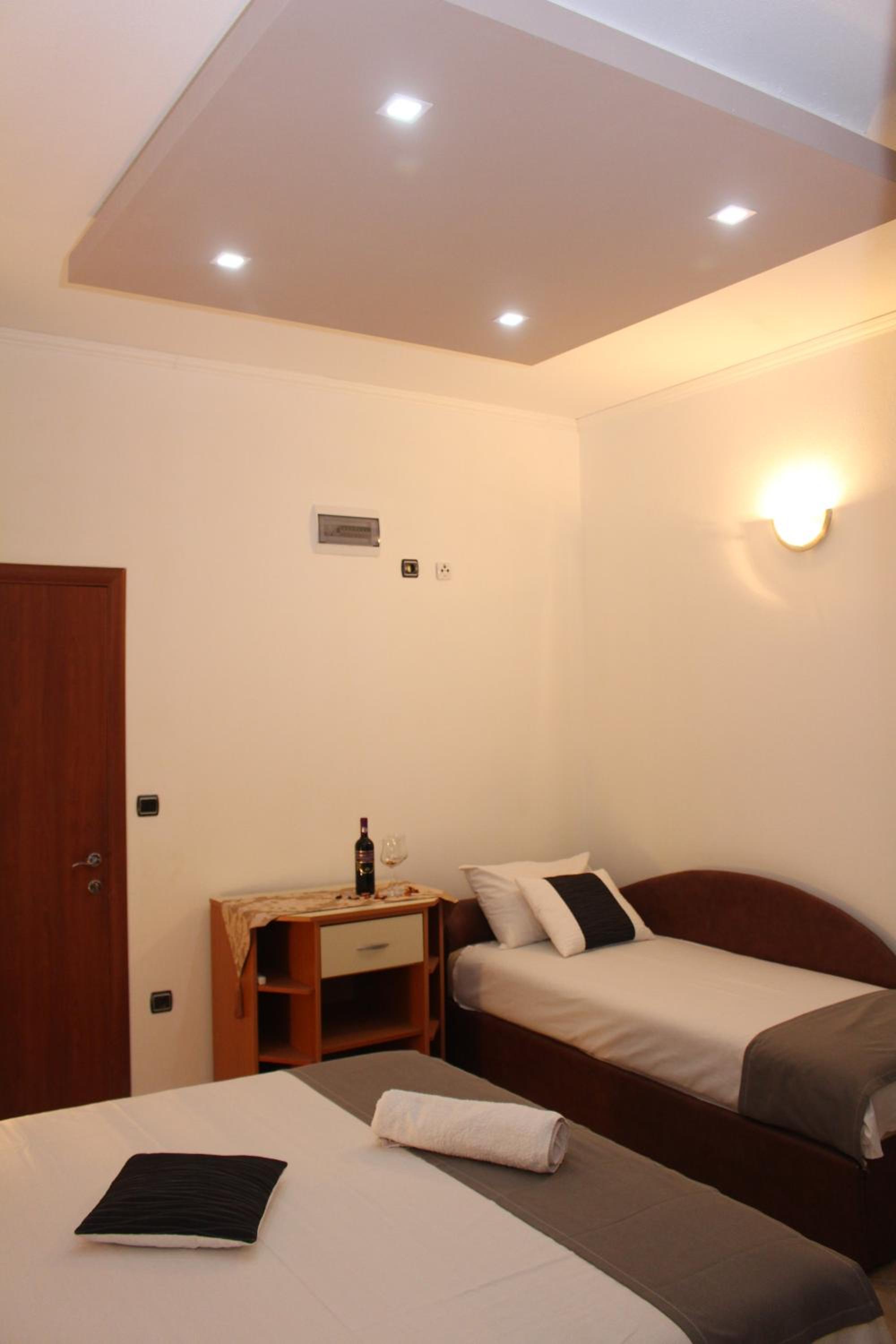 One-Bedroom Apartment with Terrace - Photo 3