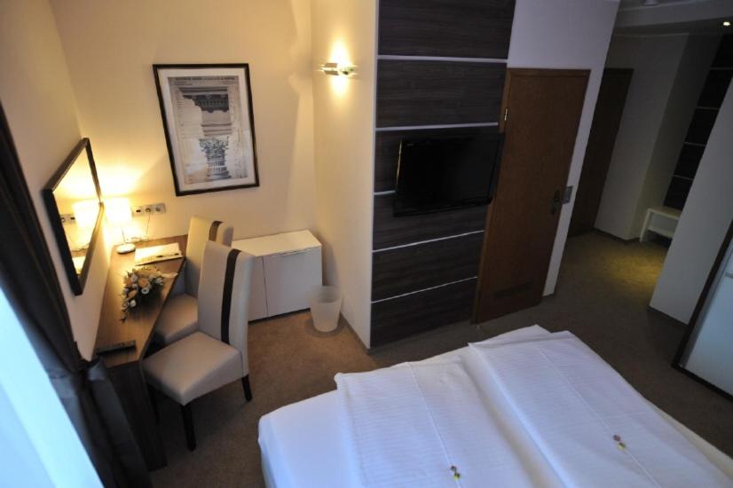Standard Double Room - Photo 1