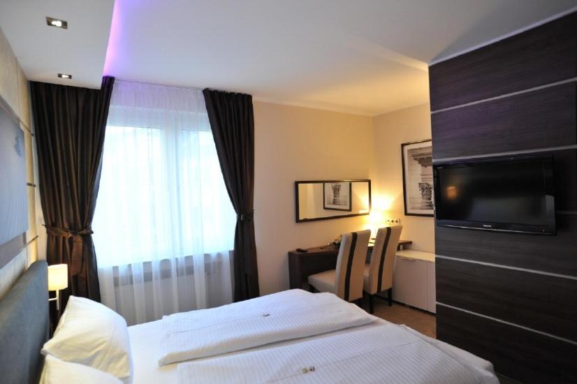 Standard Double Room - Photo 7